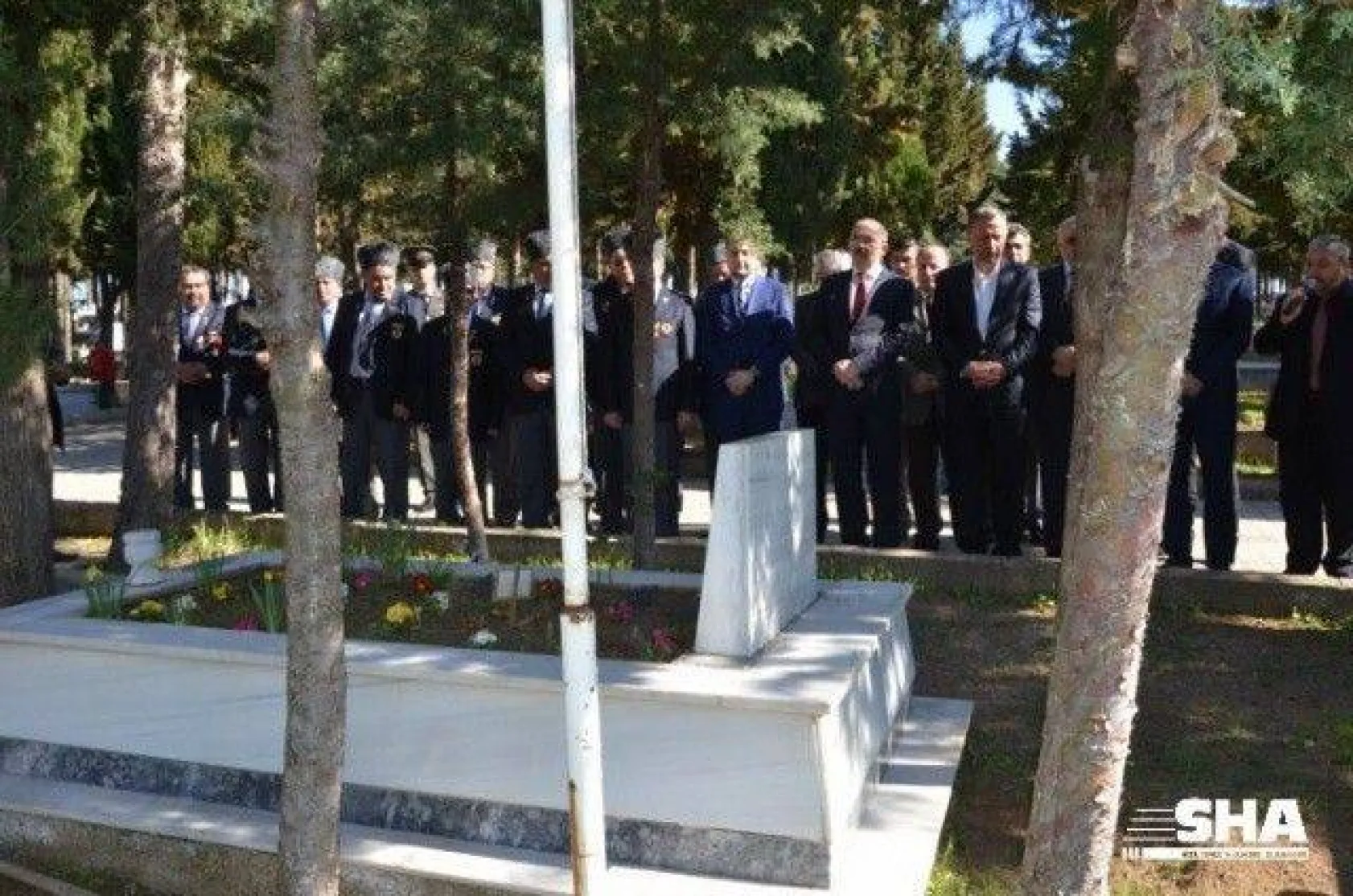 Şehitlikler ziyaret edildi