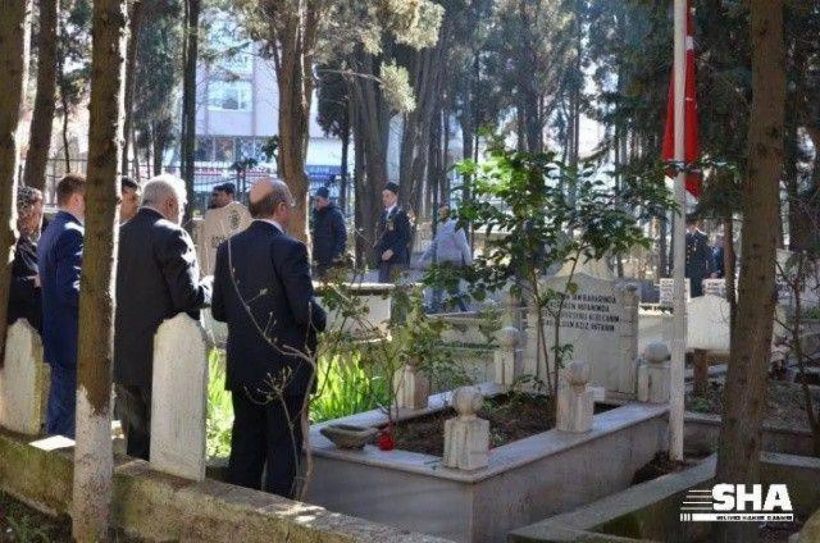 Şehitlikler ziyaret edildi