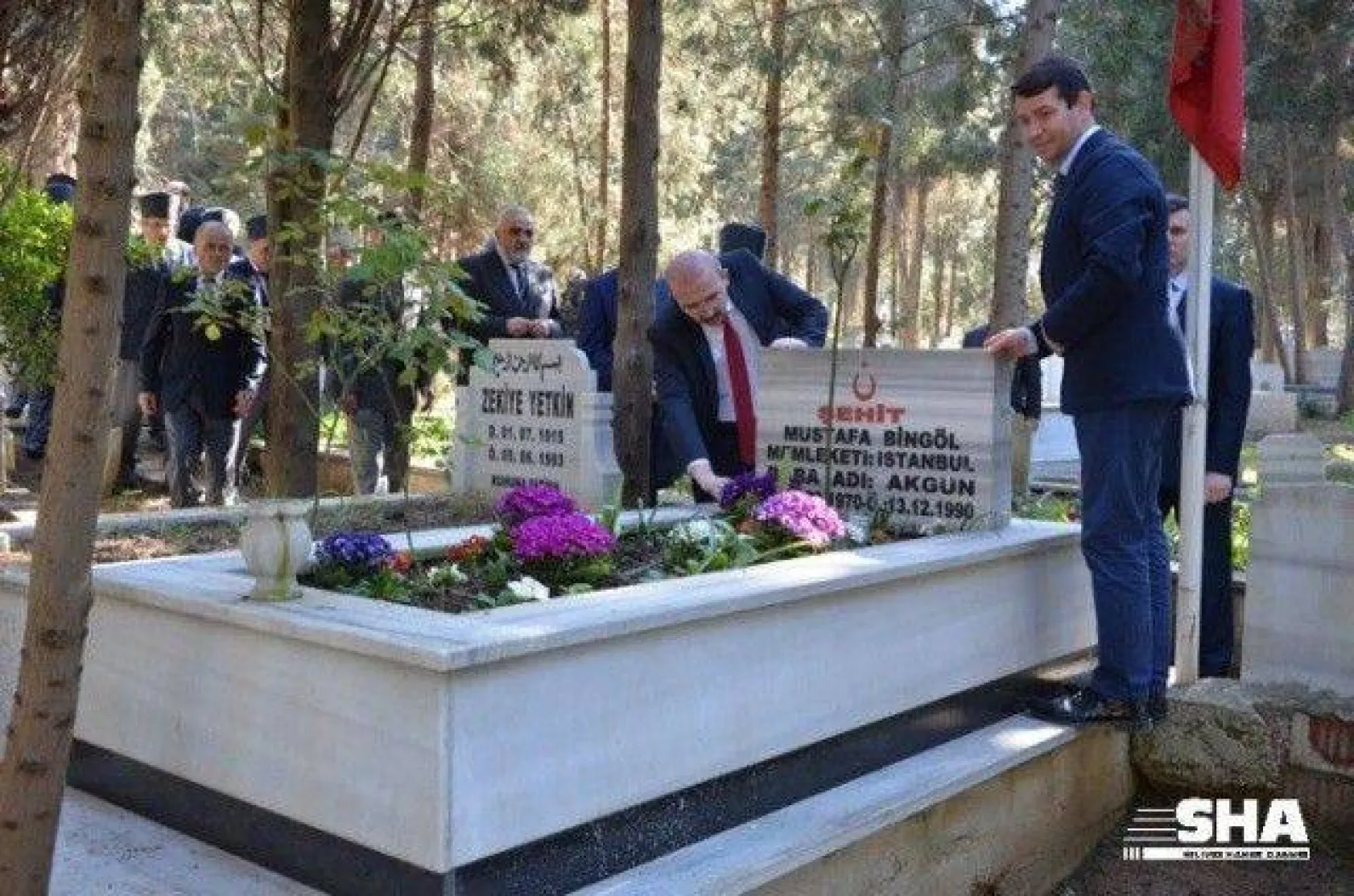 Şehitlikler ziyaret edildi