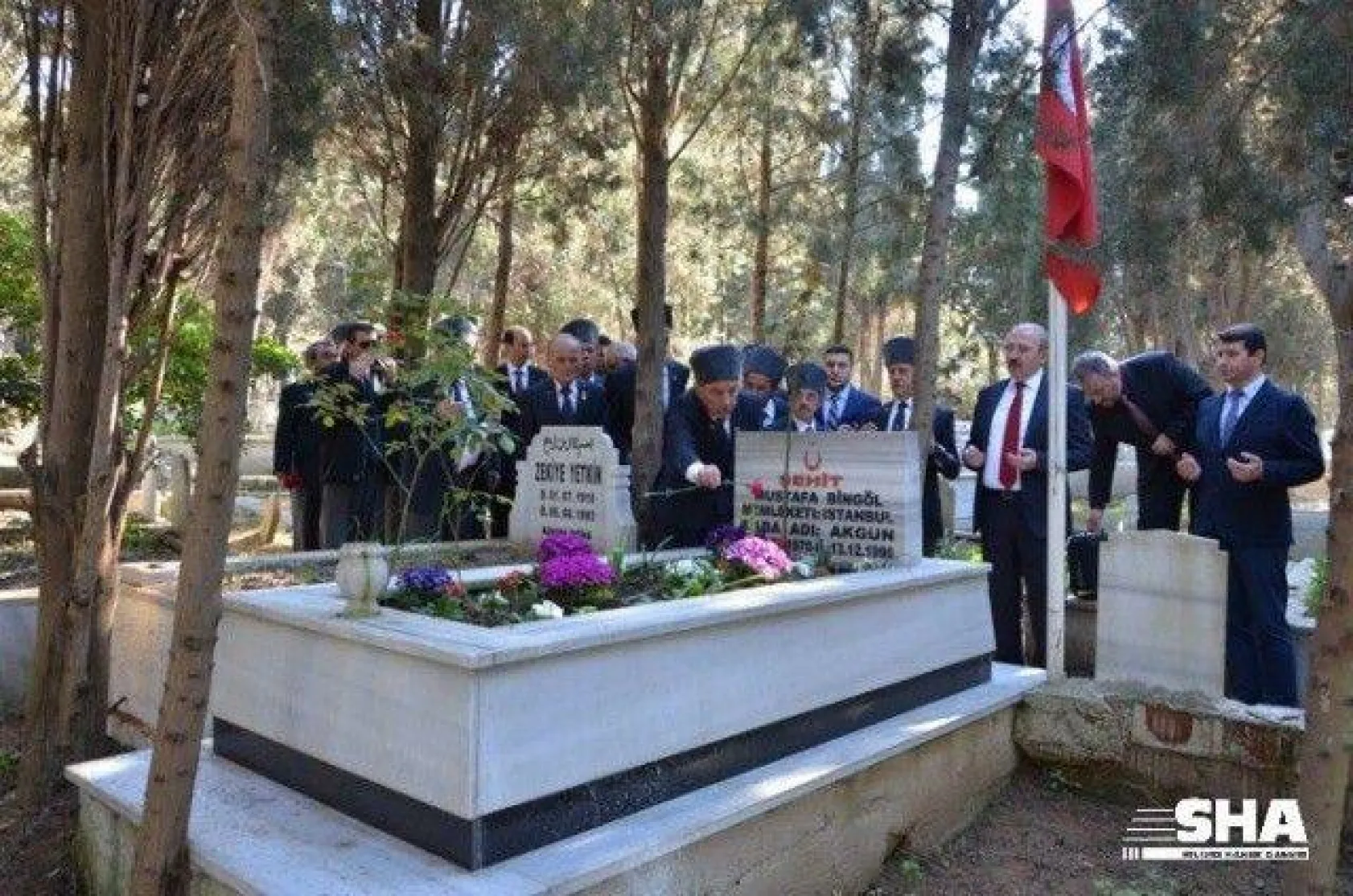 Şehitlikler ziyaret edildi