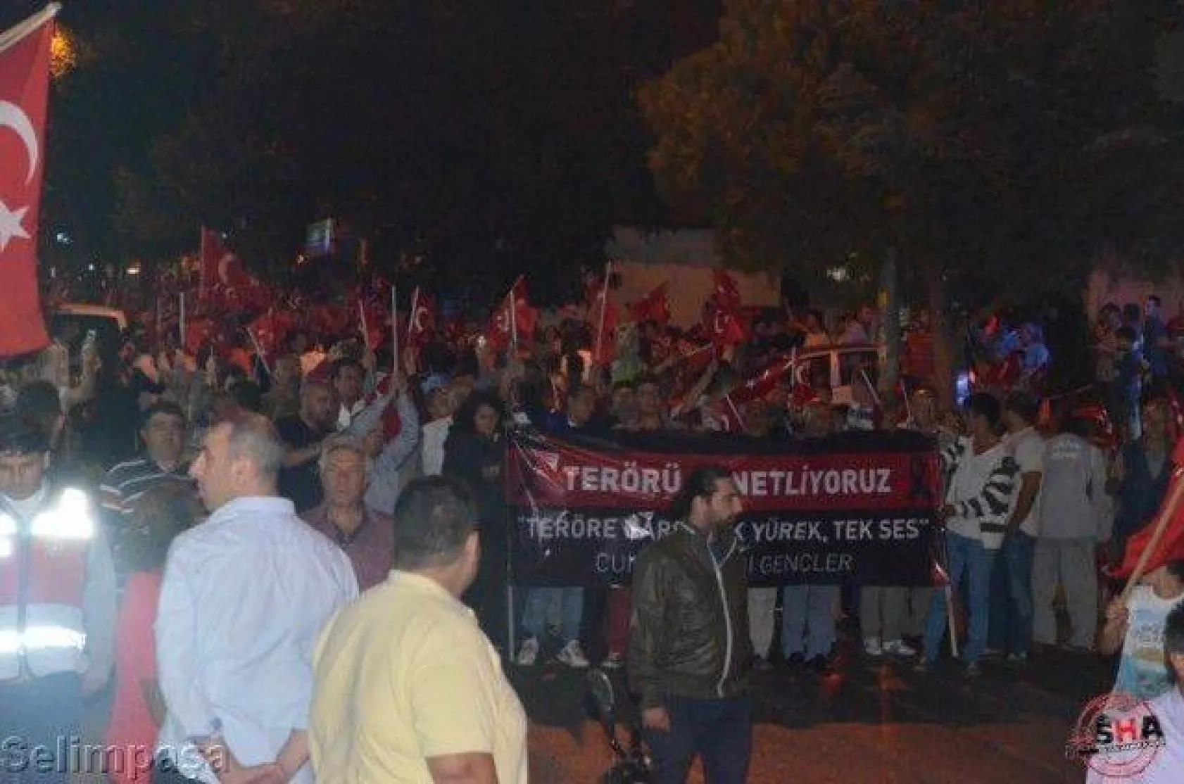 Silivri tek yürek oldu teröre lanet yağdırdı