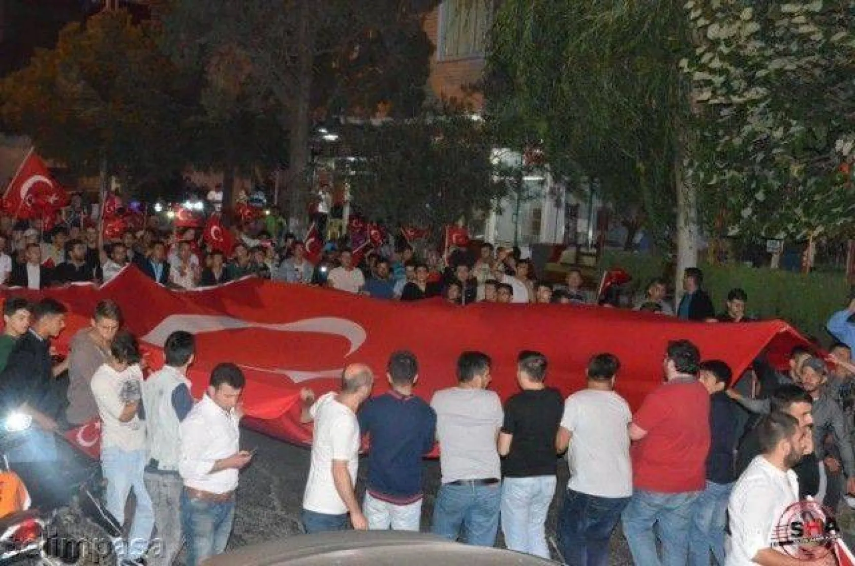 Silivri tek yürek oldu teröre lanet yağdırdı