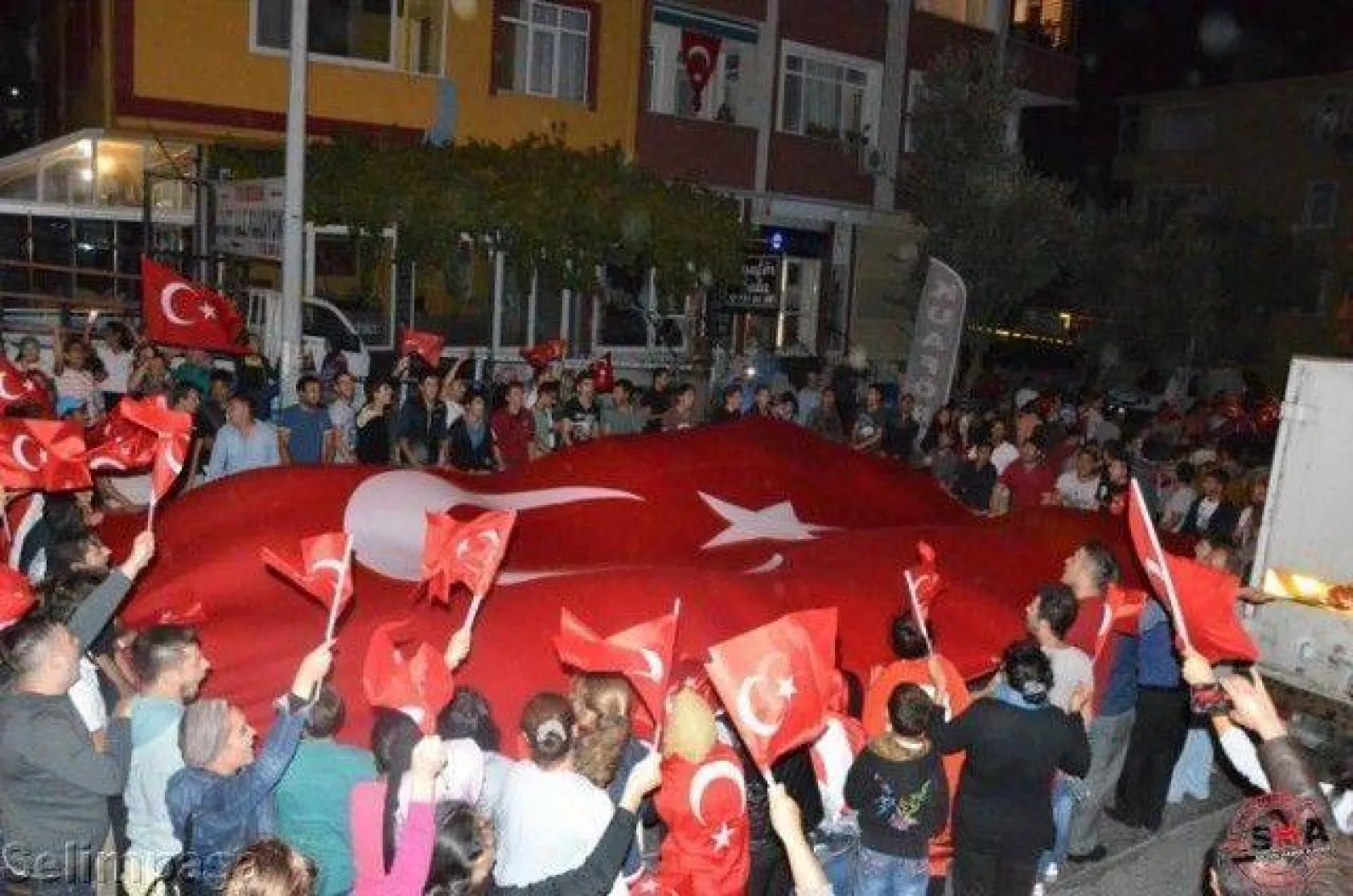 Silivri tek yürek oldu teröre lanet yağdırdı