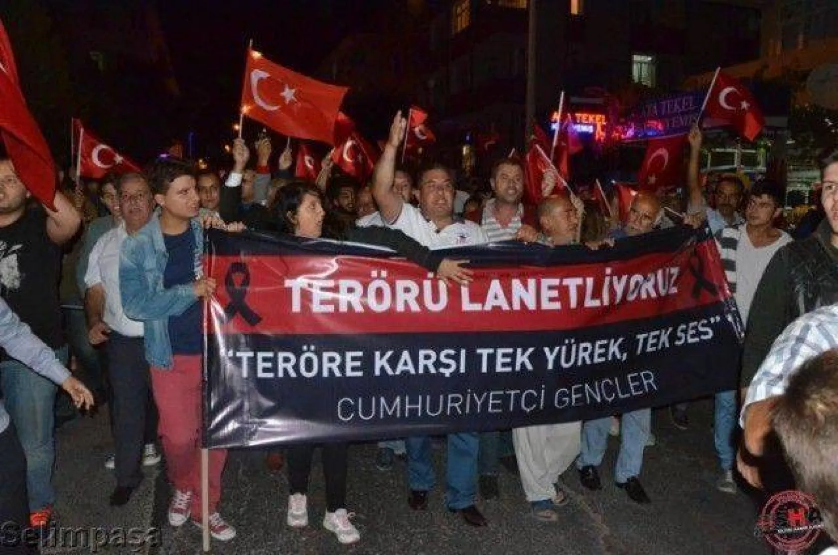 Silivri tek yürek oldu teröre lanet yağdırdı