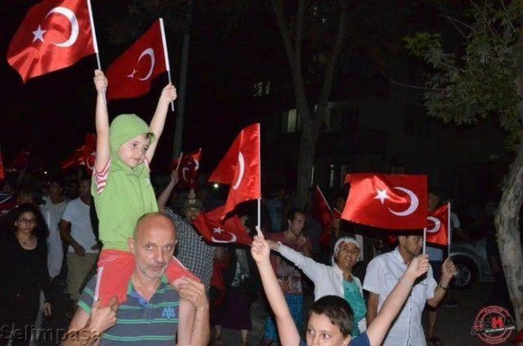 Silivri tek yürek oldu teröre lanet yağdırdı