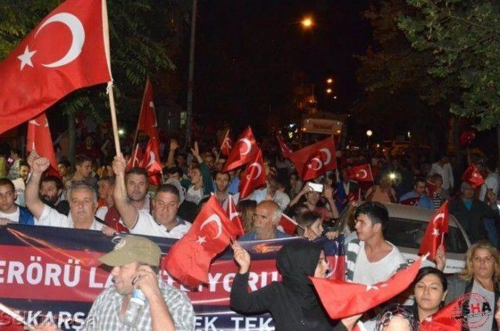 Silivri tek yürek oldu teröre lanet yağdırdı