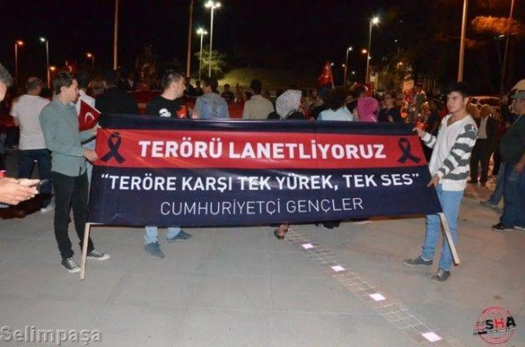 Silivri tek yürek oldu teröre lanet yağdırdı