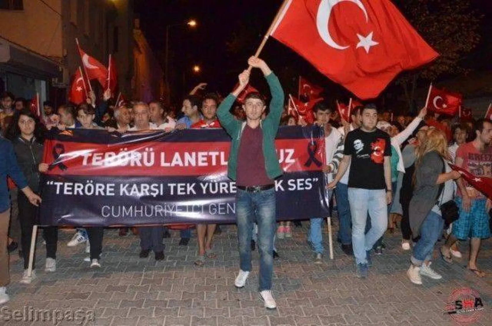 Silivri tek yürek oldu teröre lanet yağdırdı