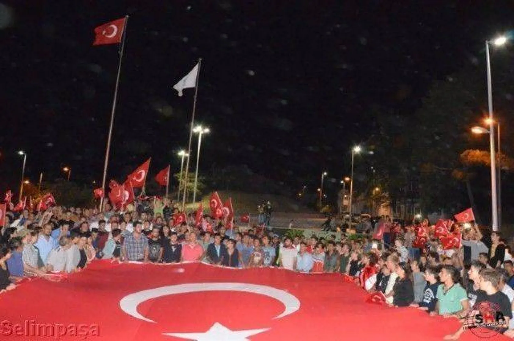 Silivri tek yürek oldu teröre lanet yağdırdı