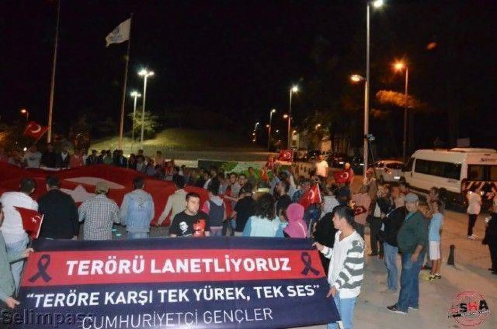 Silivri tek yürek oldu teröre lanet yağdırdı