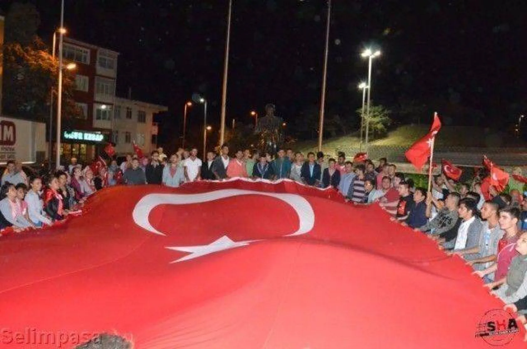 Silivri tek yürek oldu teröre lanet yağdırdı