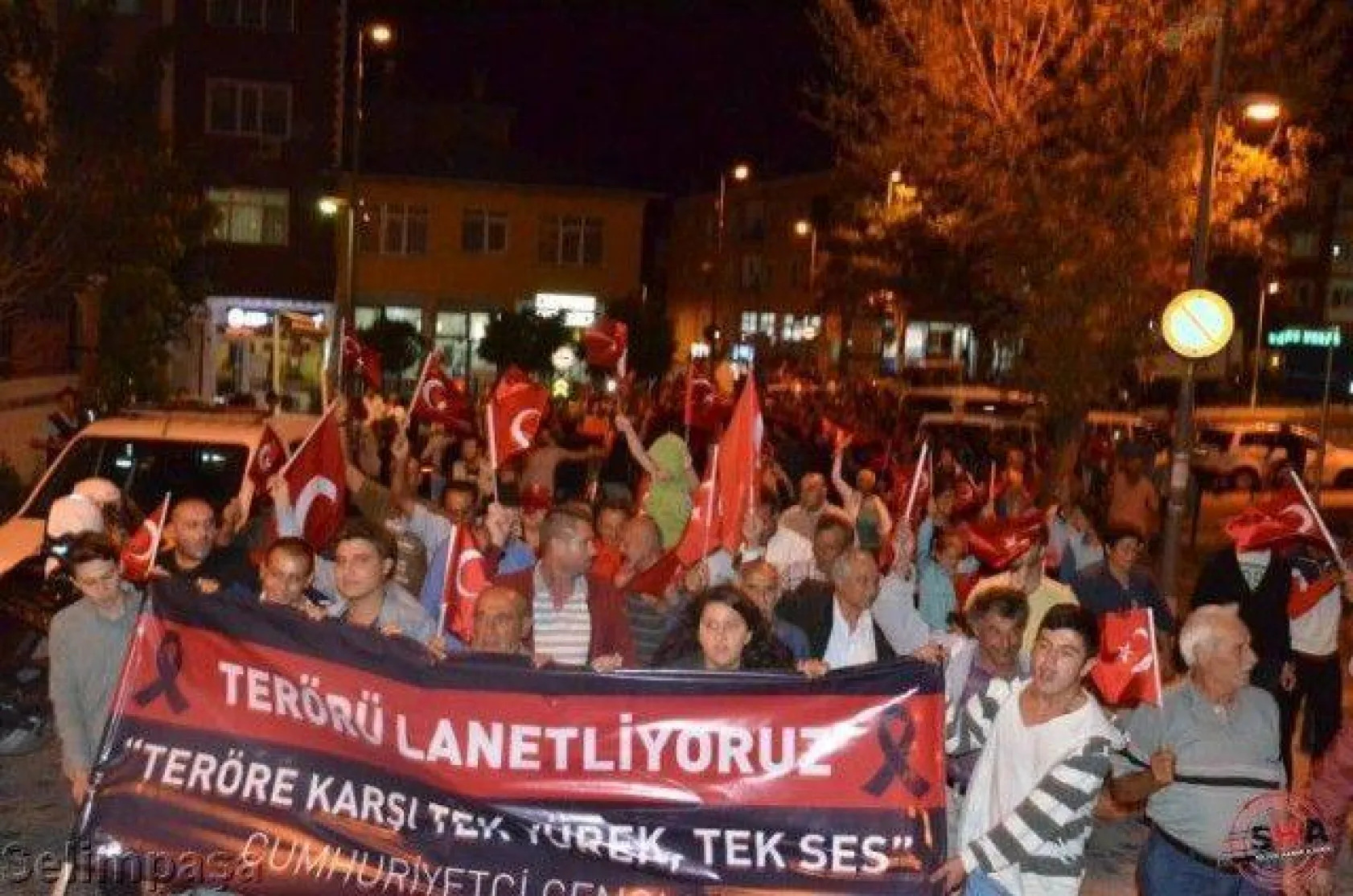 Silivri tek yürek oldu teröre lanet yağdırdı