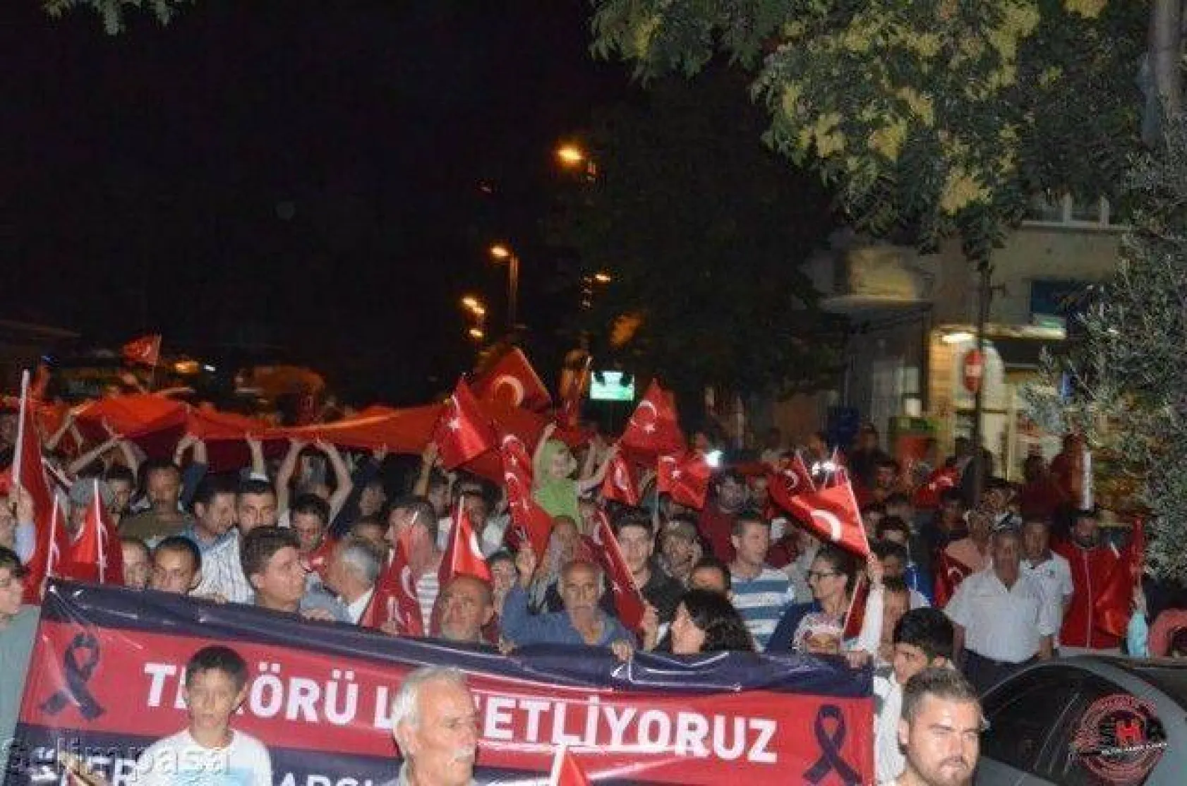 Silivri tek yürek oldu teröre lanet yağdırdı