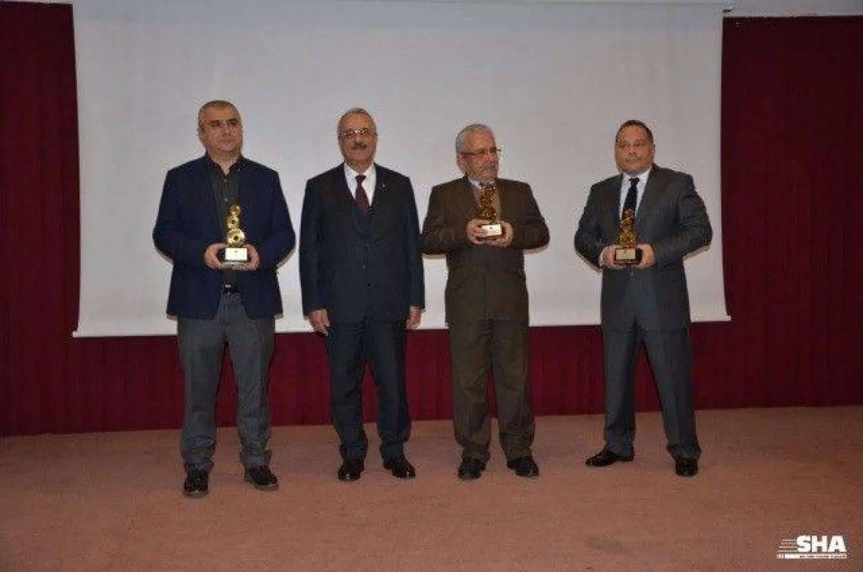 SİAD'tan &quotDuayenlere saygı&quot