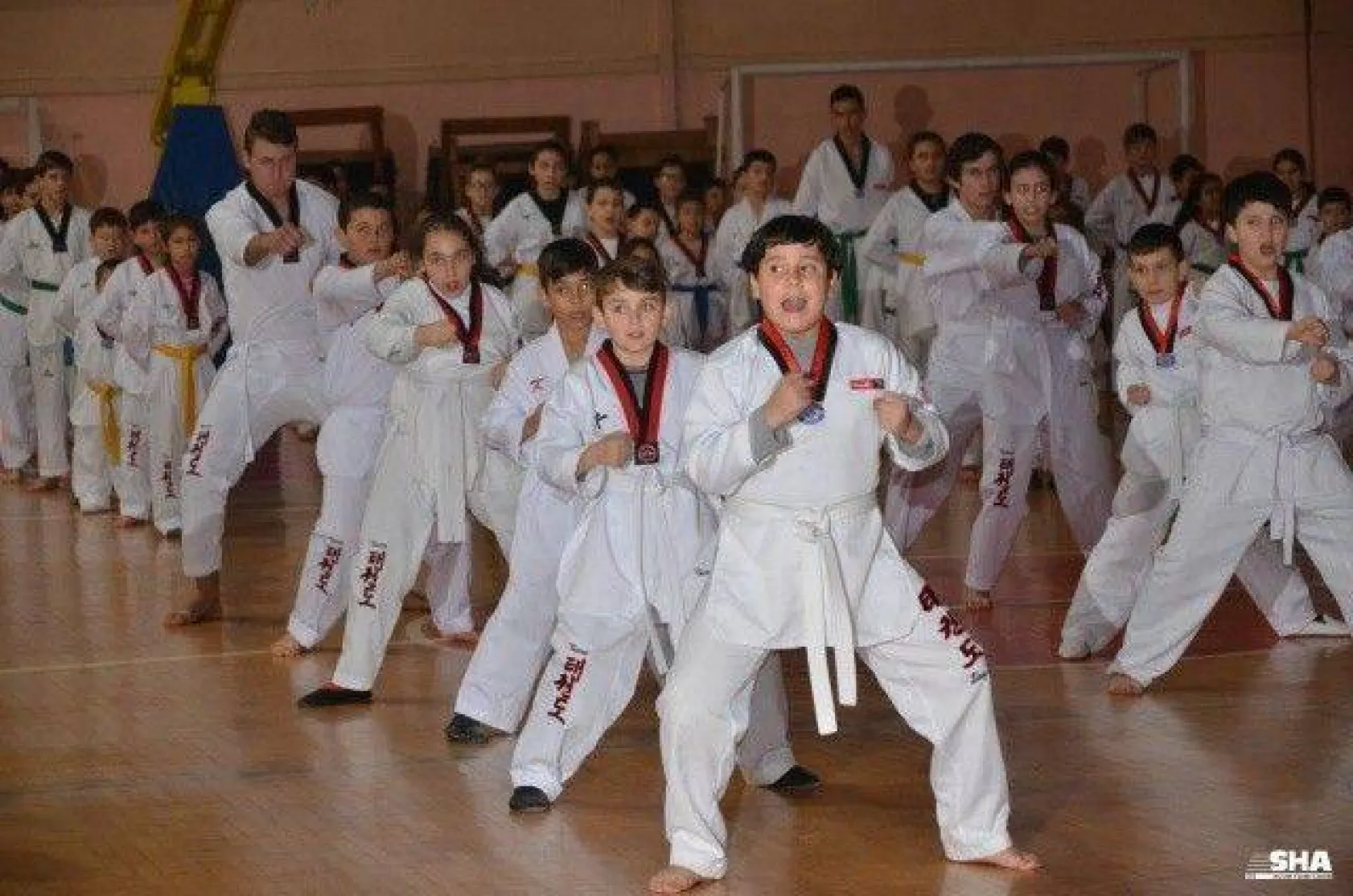 150 Sporcu yeni kuşaklarını bağladı