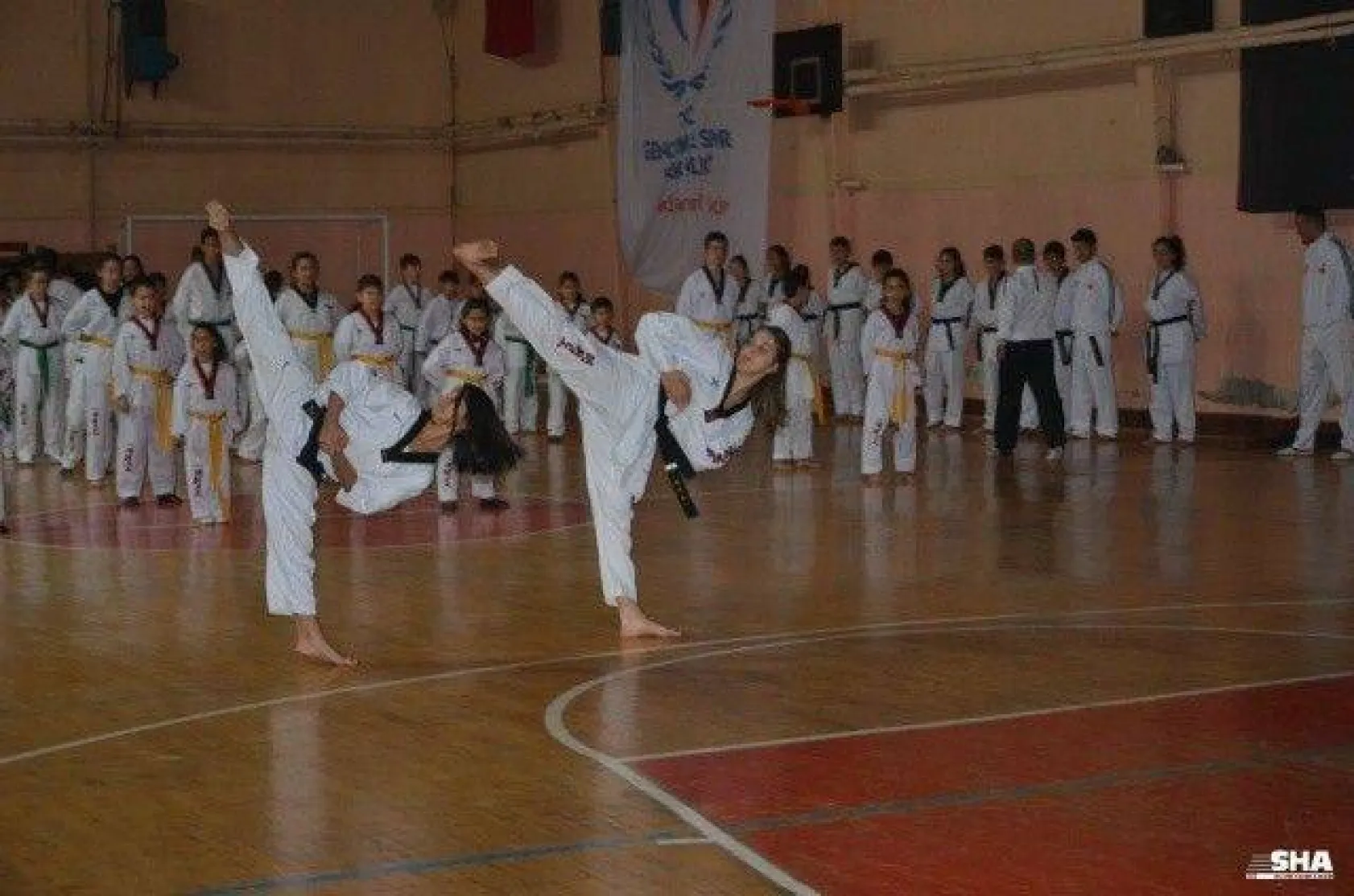 150 Sporcu yeni kuşaklarını bağladı