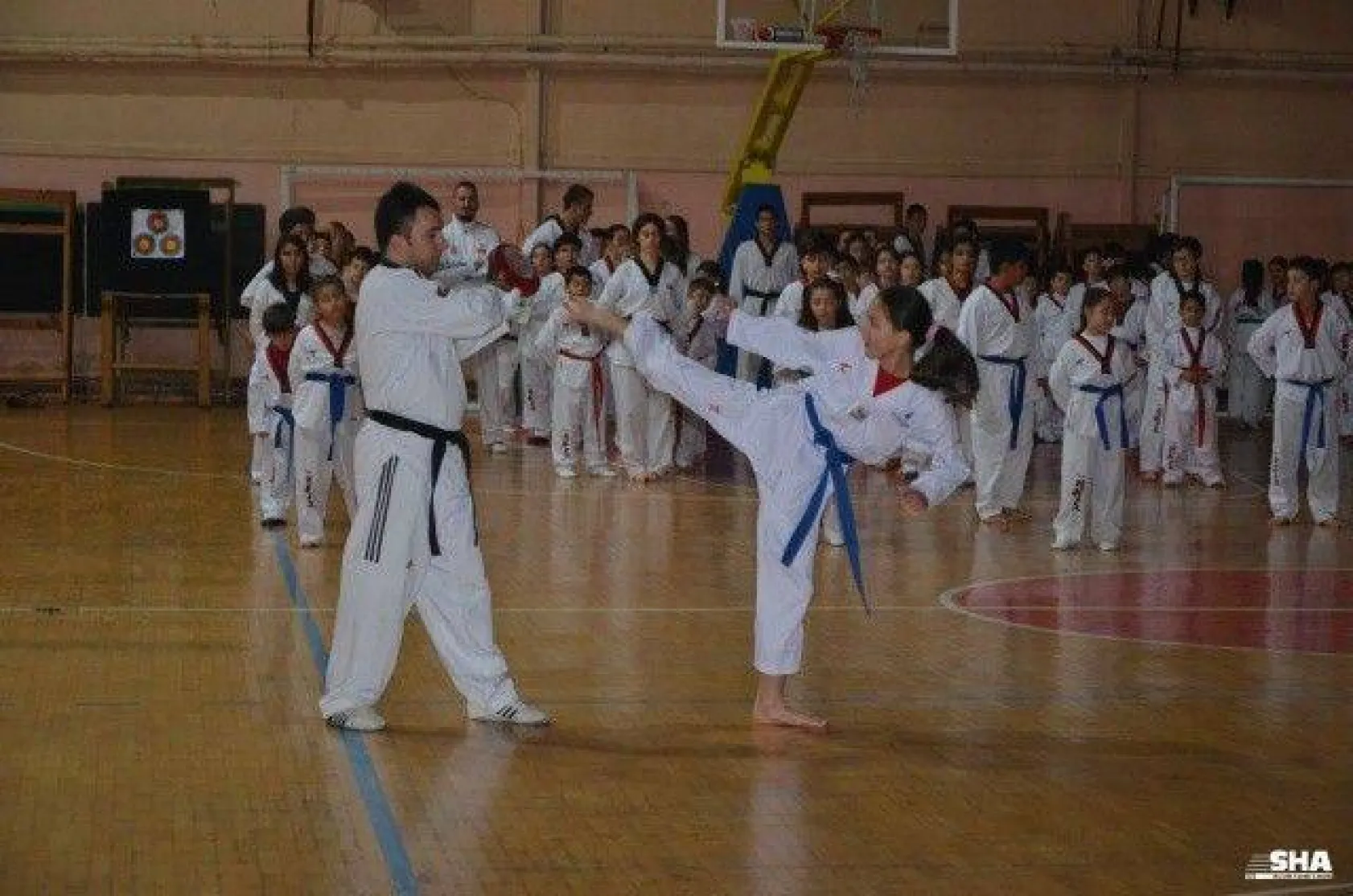 150 Sporcu yeni kuşaklarını bağladı