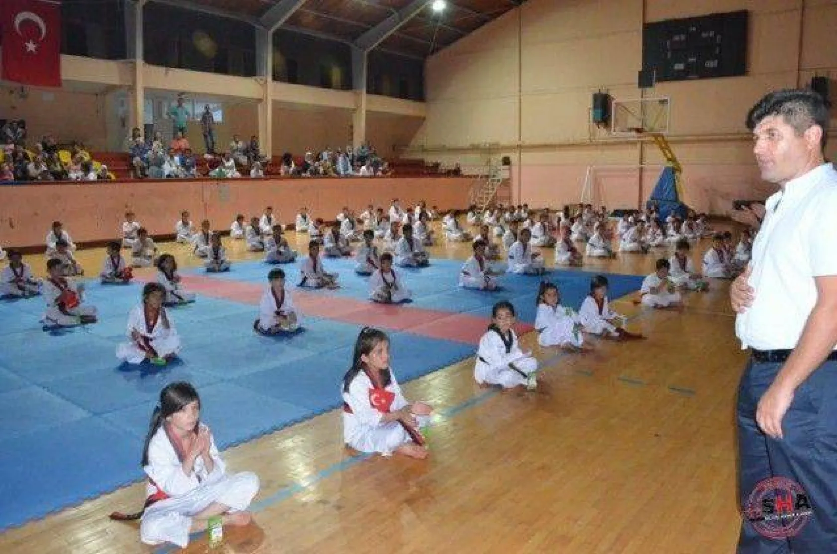 150 Sporcu yeni kuşaklarını bağladı