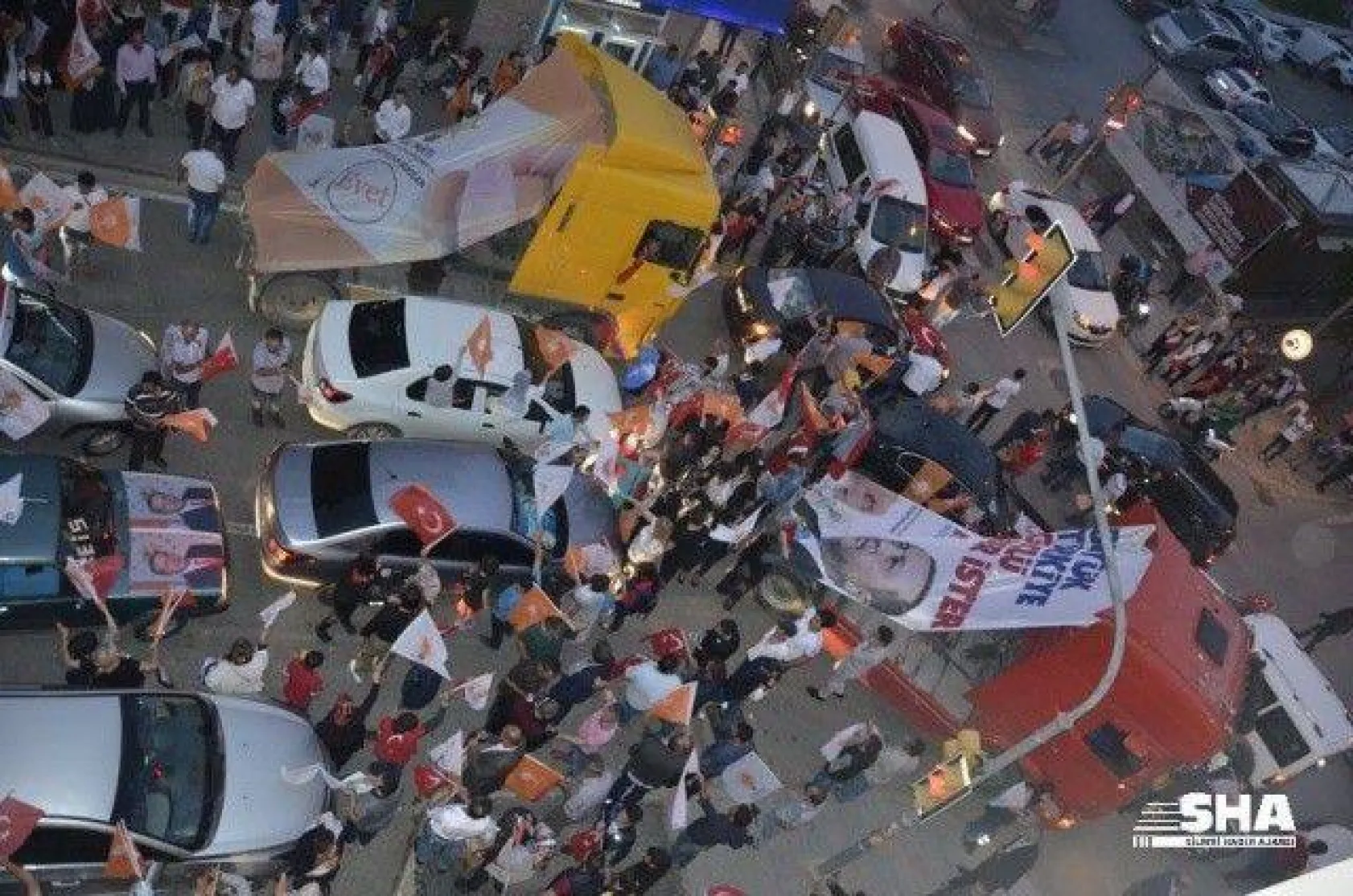 Seçimlerde objektifimize takılanlar