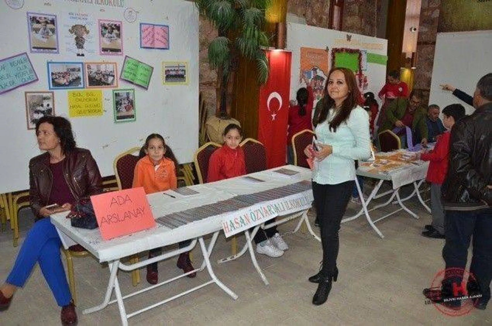 İstanbul'un Çocuk Yazarları kitaplarını imzaladı