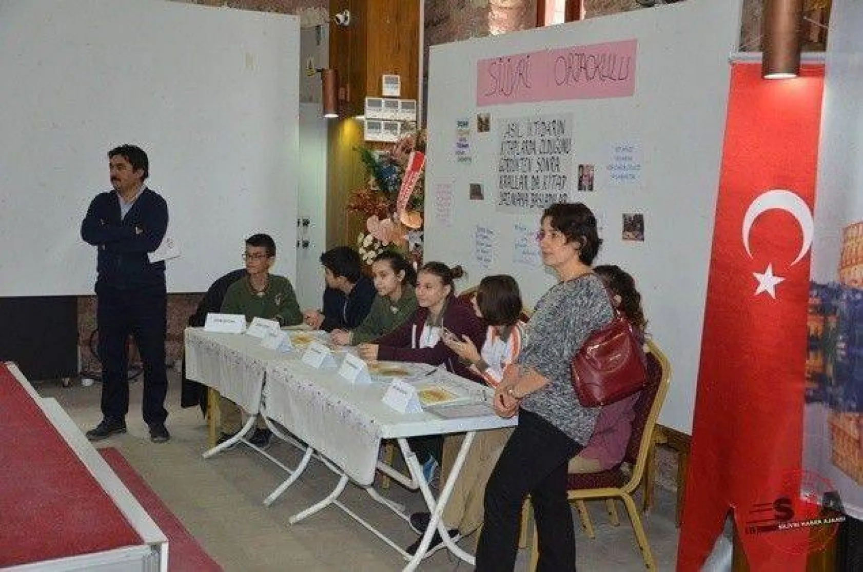 İstanbul'un Çocuk Yazarları kitaplarını imzaladı