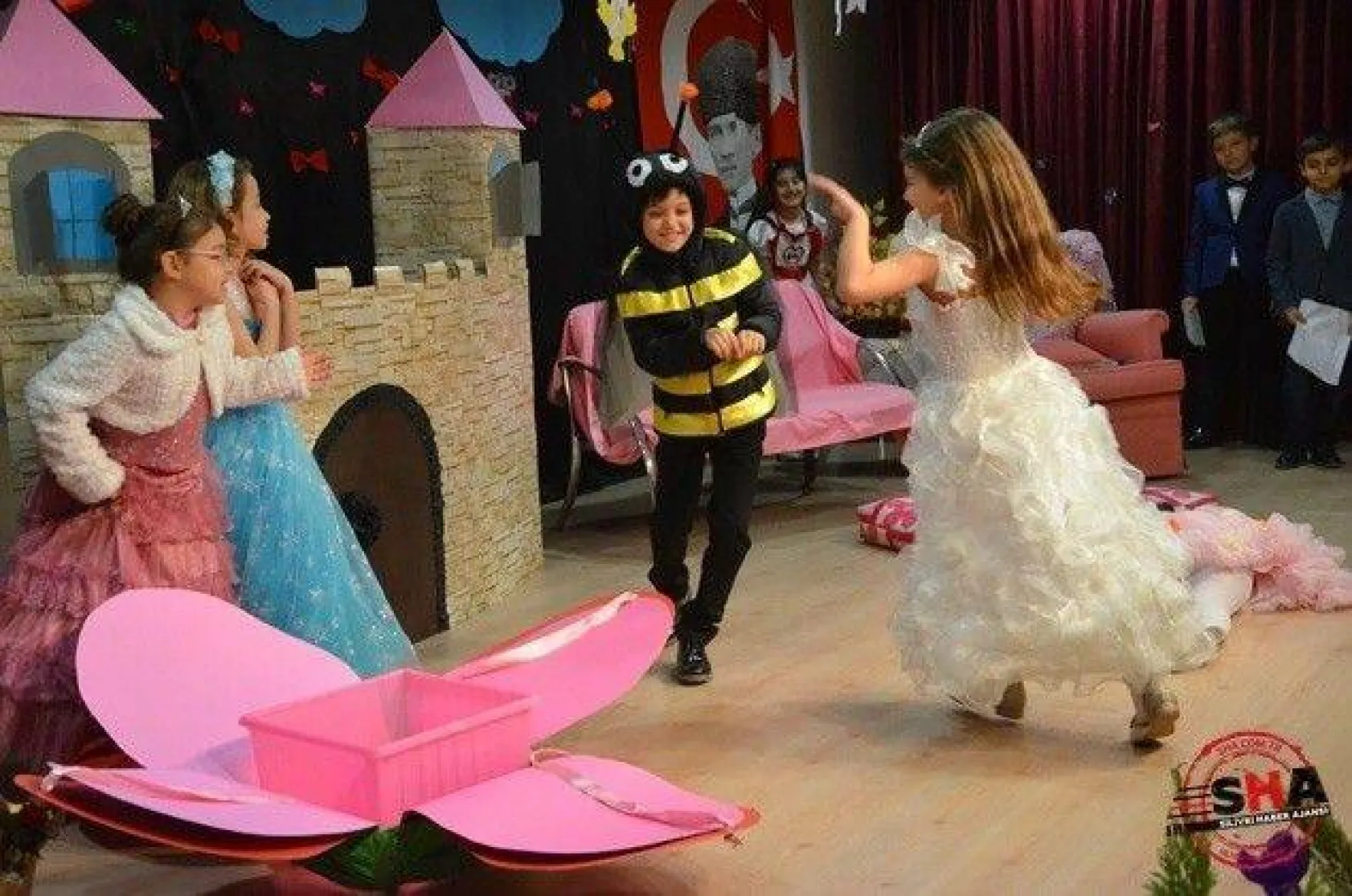 Kendileri yazdılar, kendileri oynadılar