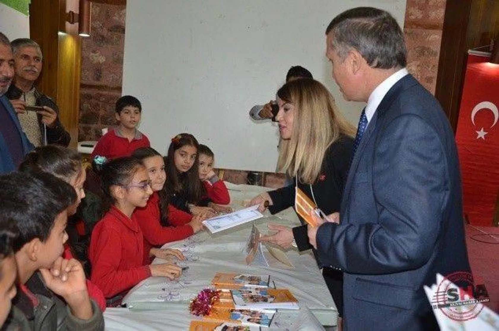 İstanbul'un Çocuk Yazarları kitaplarını imzaladı