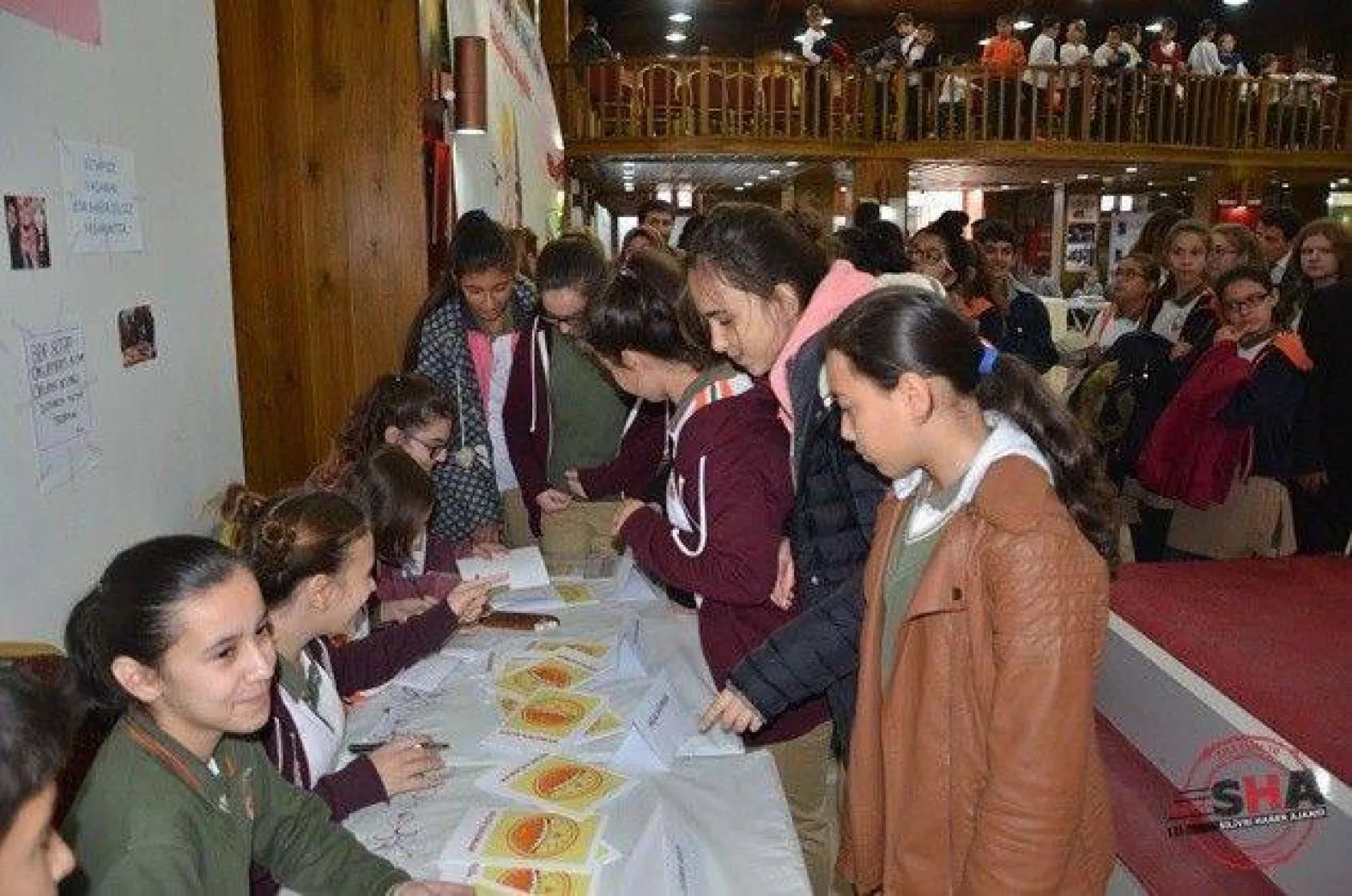 İstanbul'un Çocuk Yazarları kitaplarını imzaladı