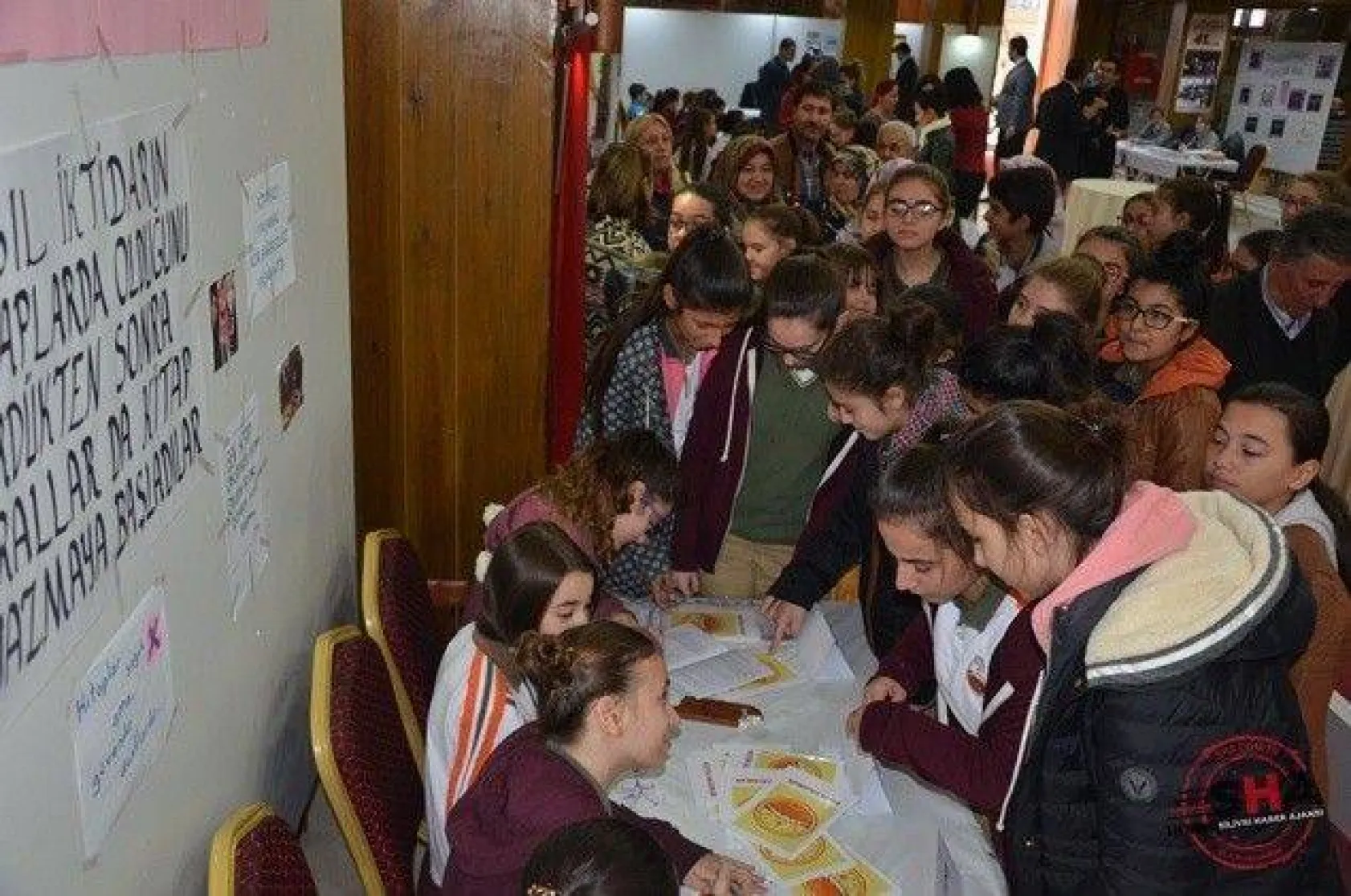 İstanbul'un Çocuk Yazarları kitaplarını imzaladı