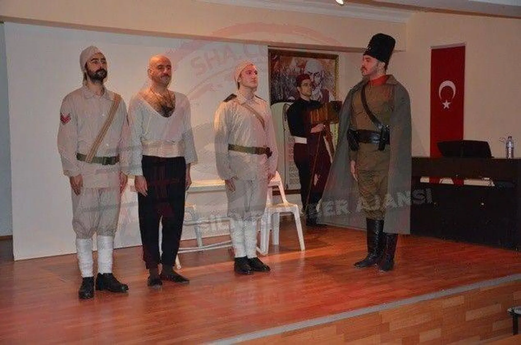 Solmaz, öğrencilere tiyatroyu anlattı