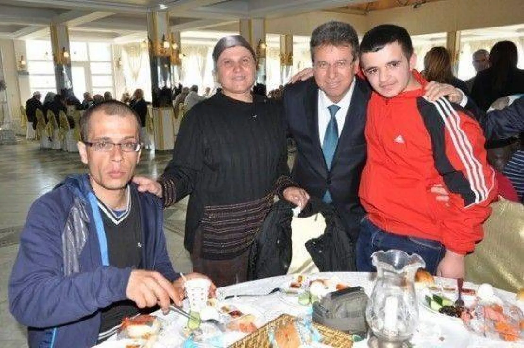 Ak Parti Heyetinden Anlamlı Kahvaltı