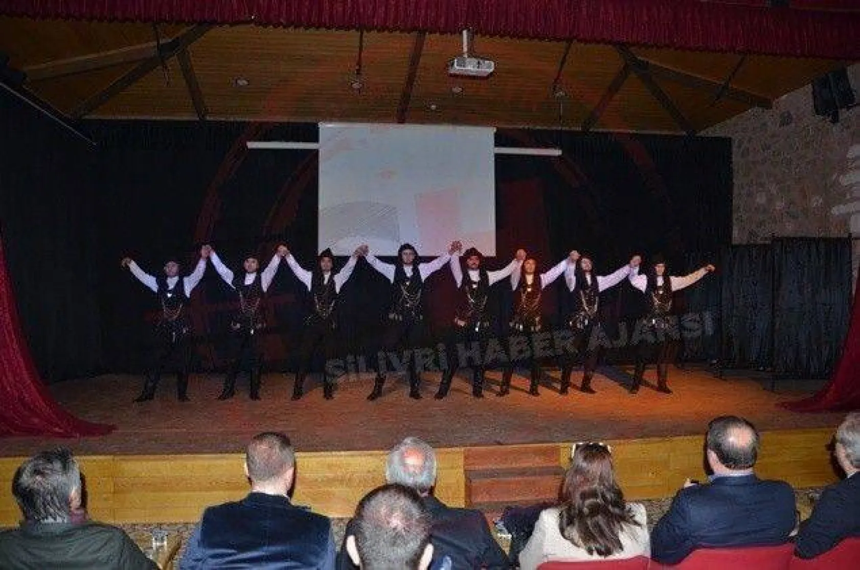 Gönüllerde Ahenk'in İZ'i var