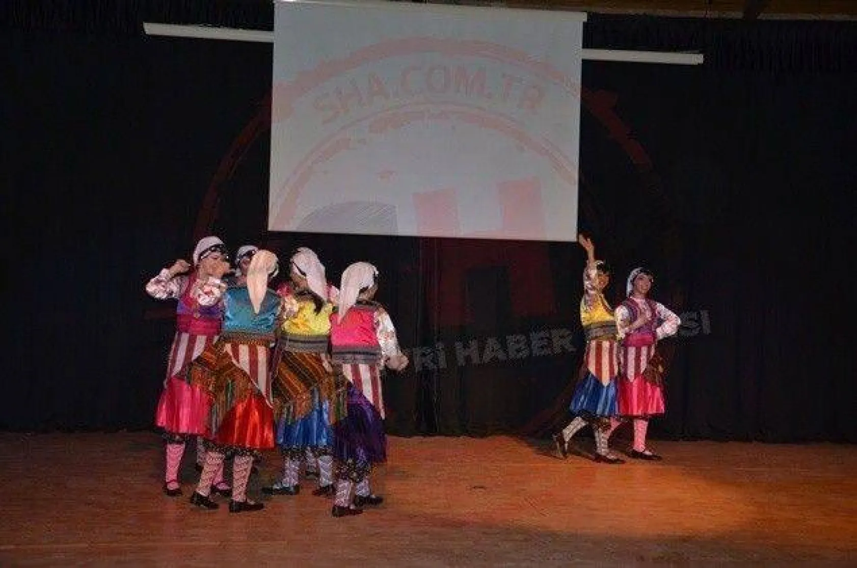 Gönüllerde Ahenk'in İZ'i var