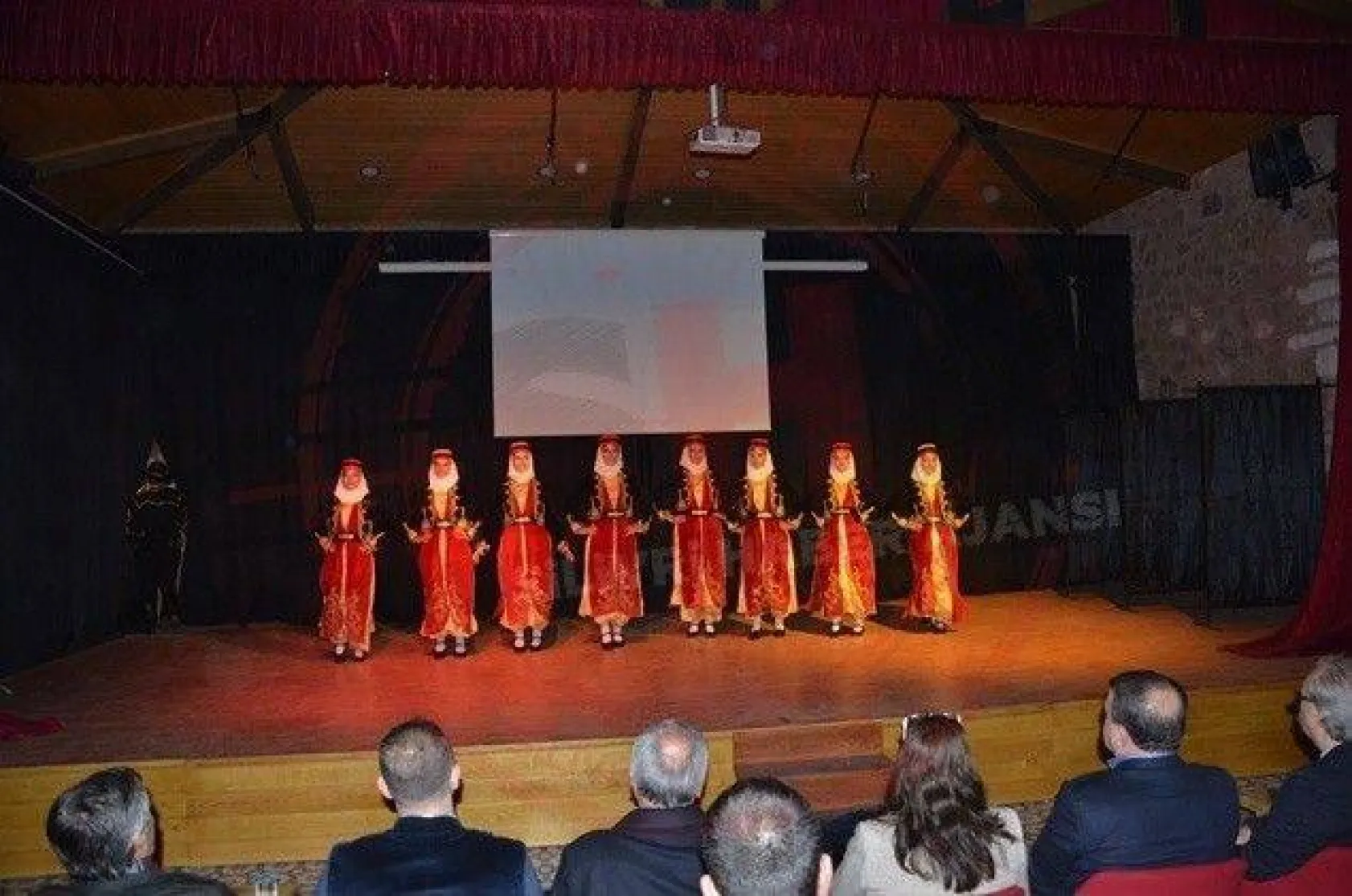 Gönüllerde Ahenk'in İZ'i var