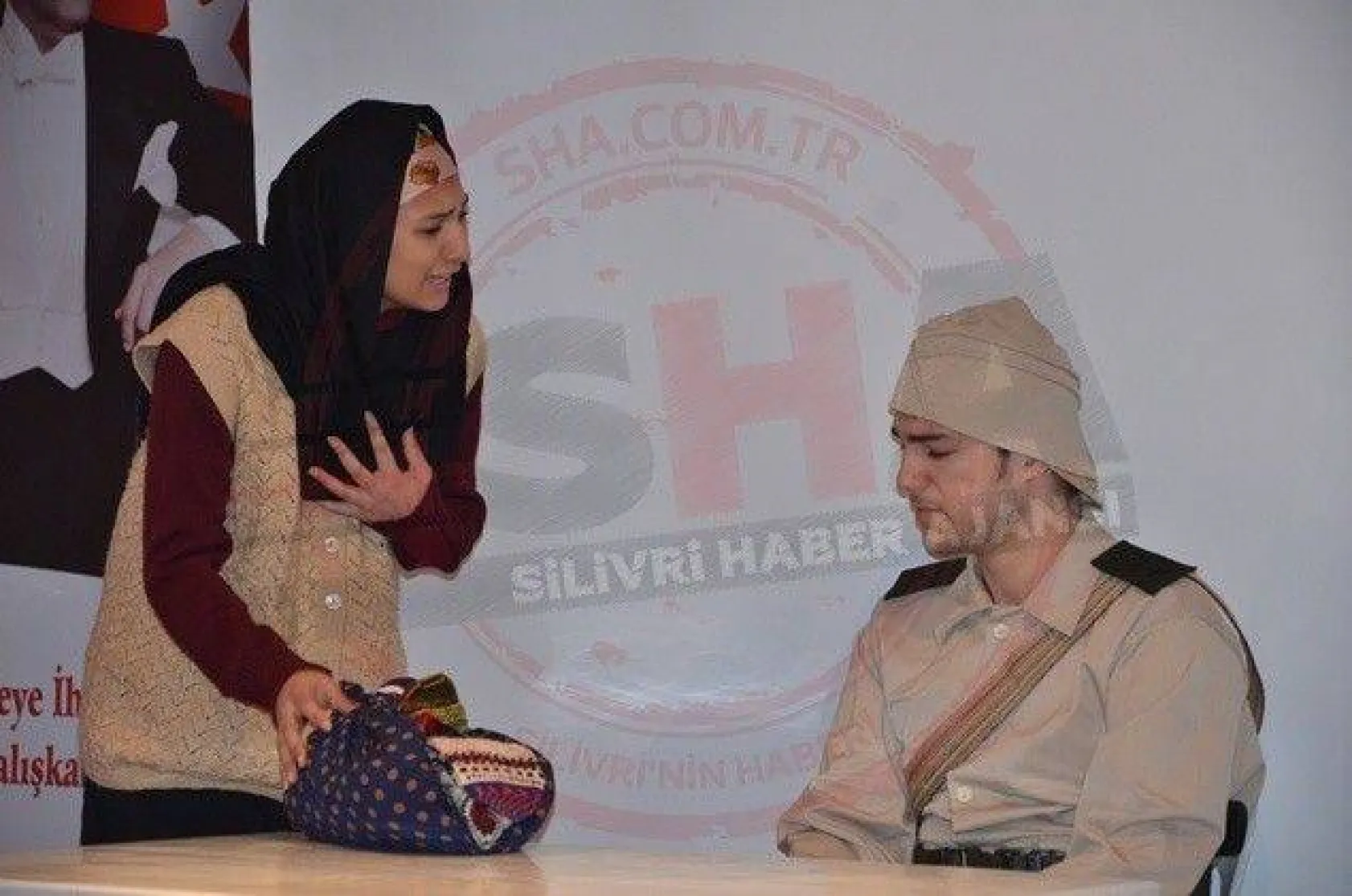 Solmaz, öğrencilere tiyatroyu anlattı