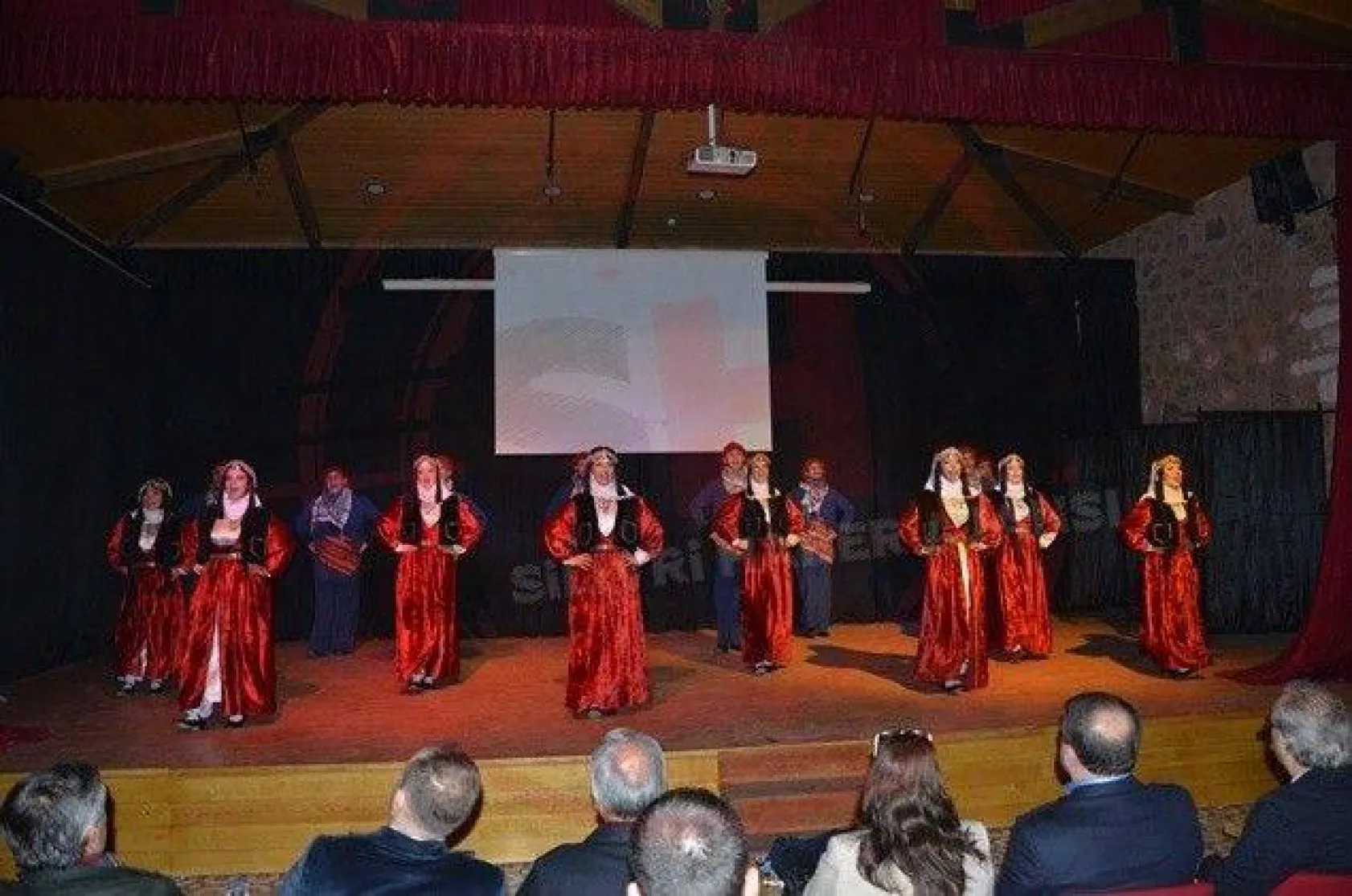 Gönüllerde Ahenk'in İZ'i var