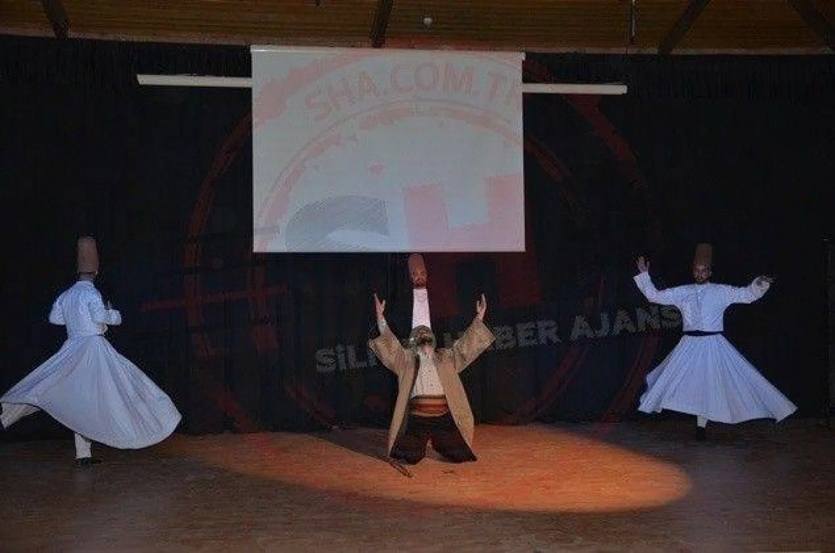 Gönüllerde Ahenk'in İZ'i var