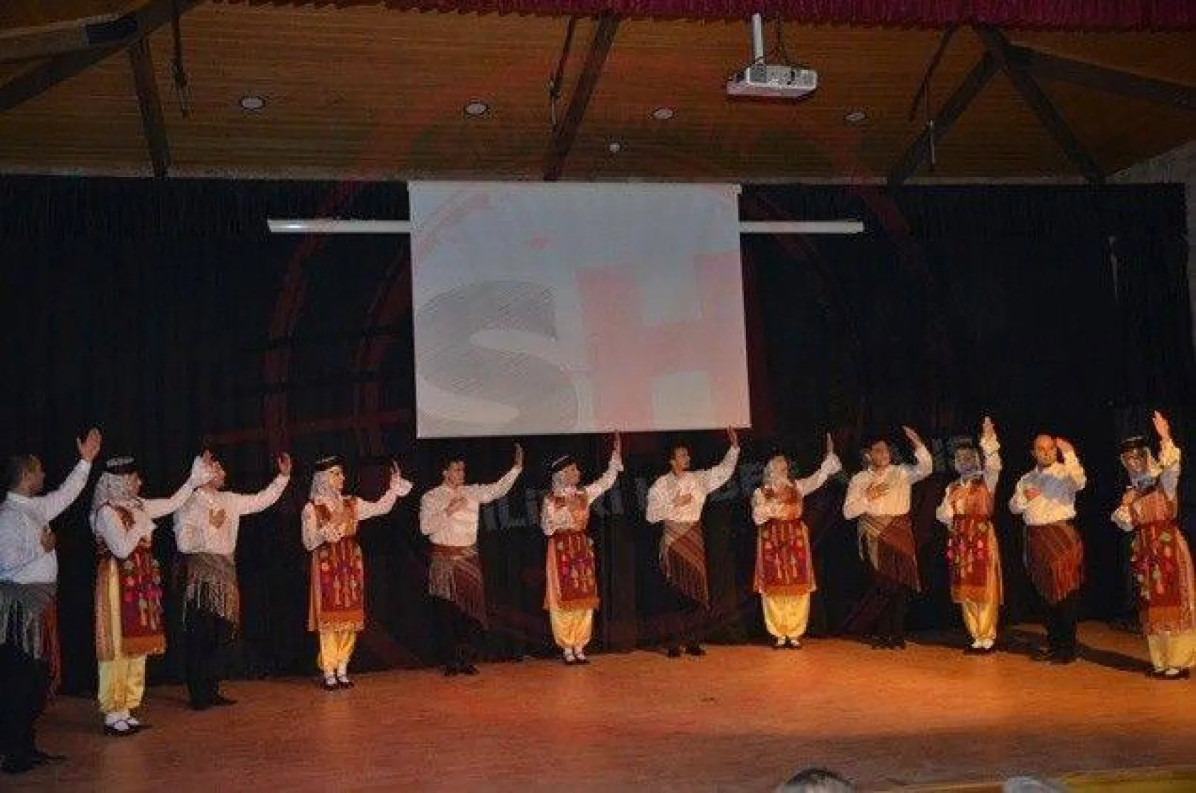 Gönüllerde Ahenk'in İZ'i var