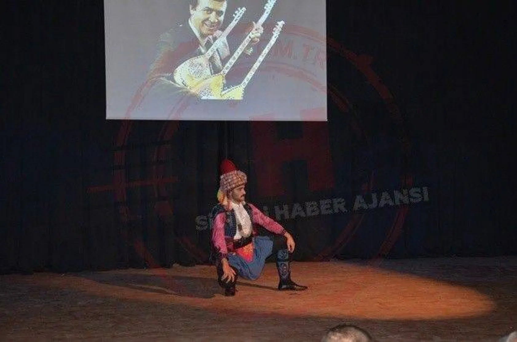 Gönüllerde Ahenk'in İZ'i var