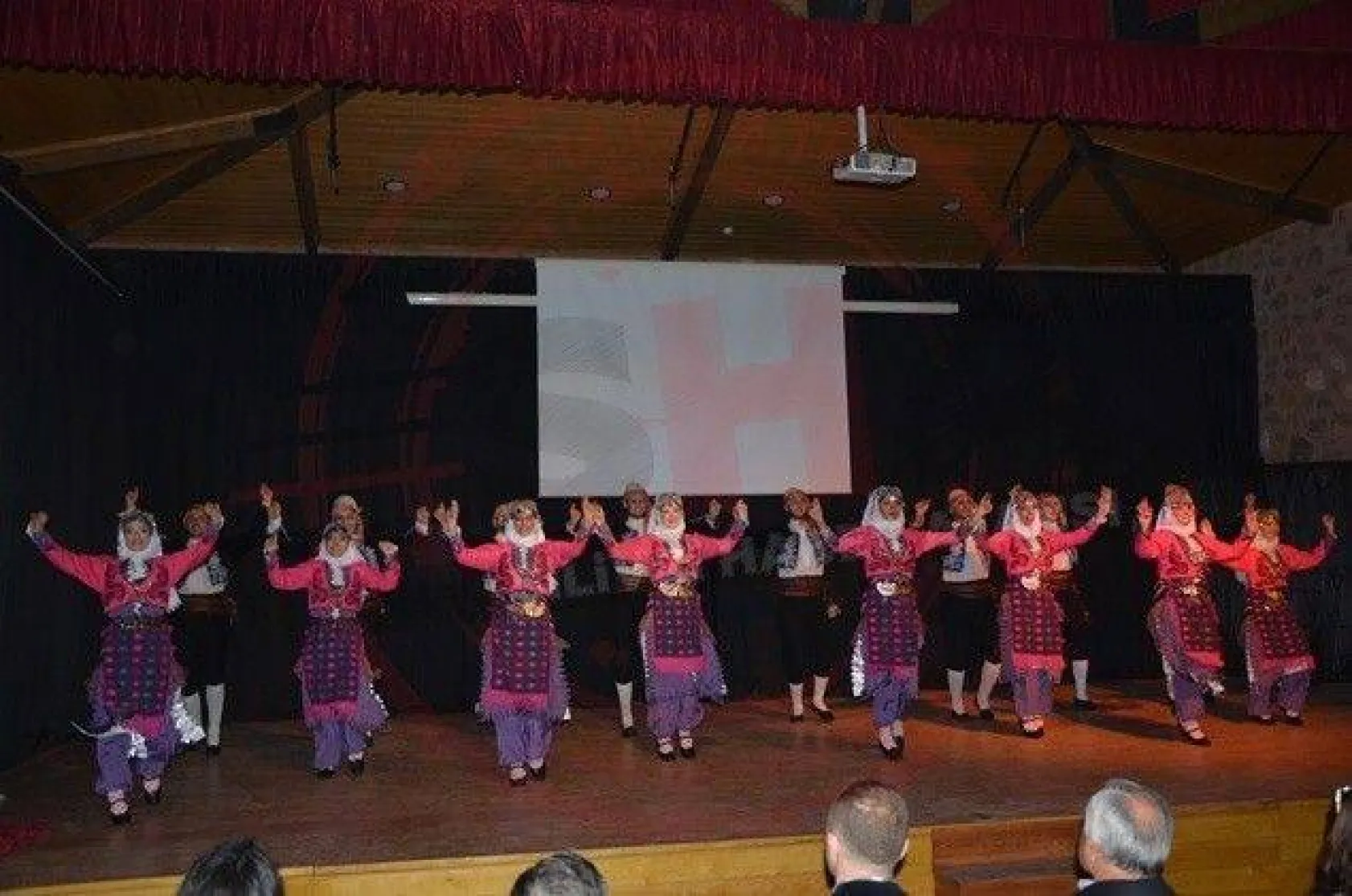 Gönüllerde Ahenk'in İZ'i var