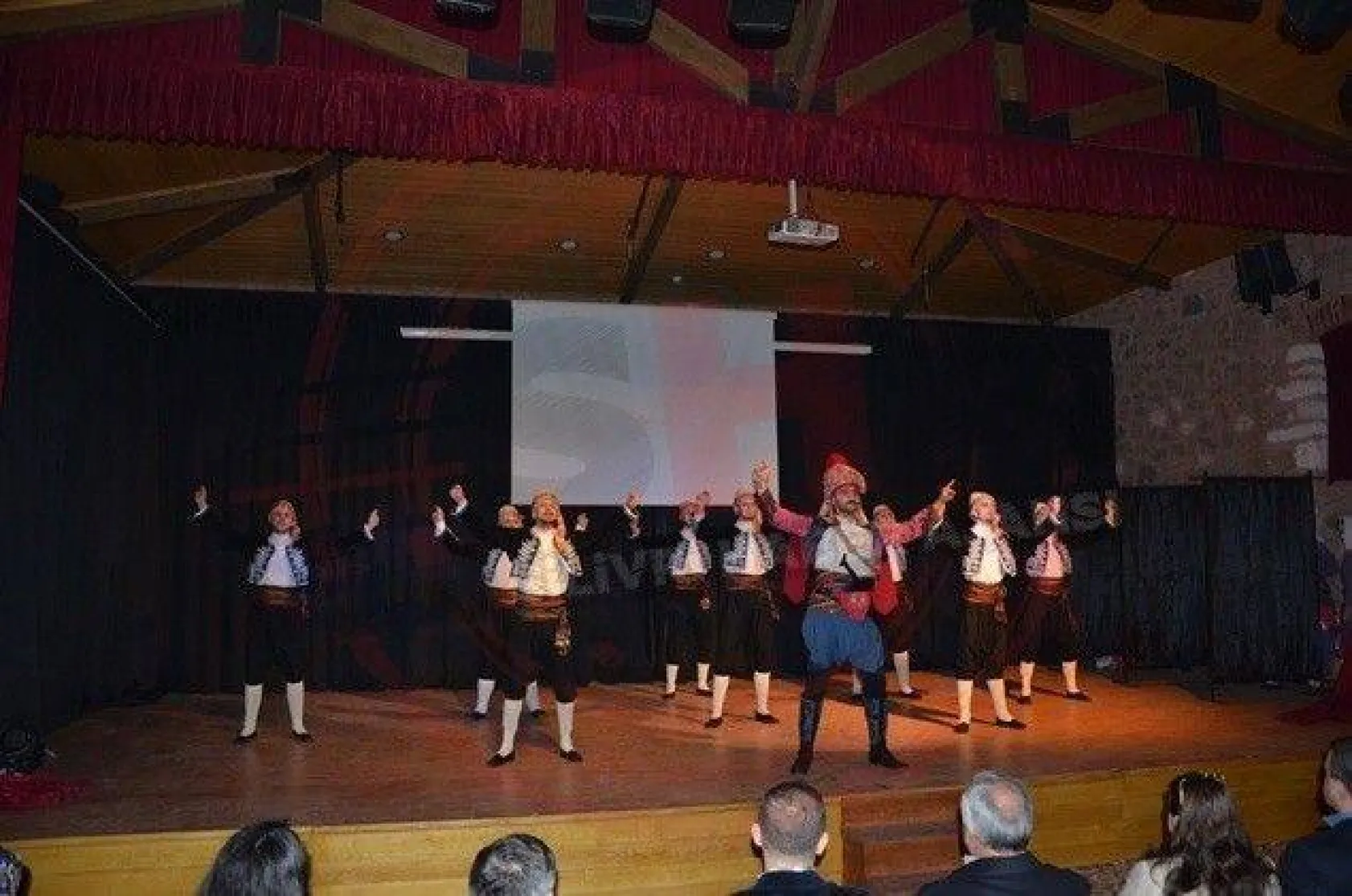 Gönüllerde Ahenk'in İZ'i var