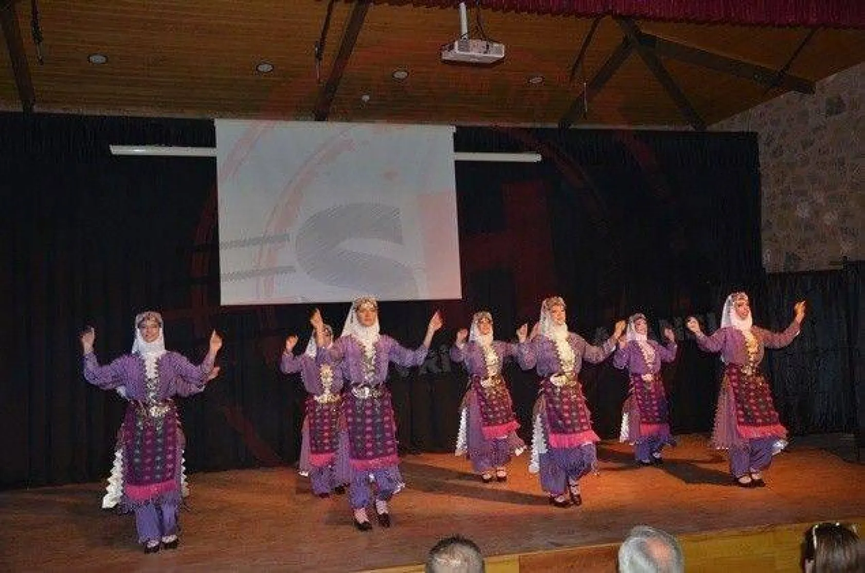 Gönüllerde Ahenk'in İZ'i var