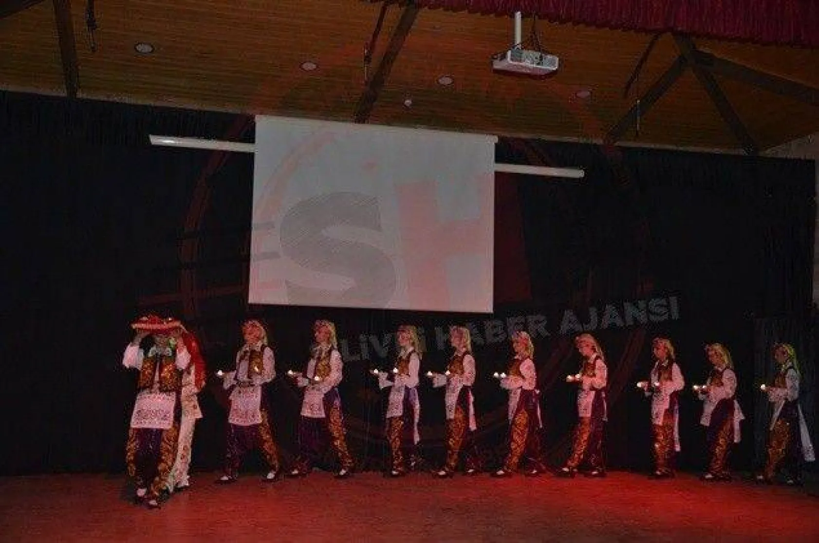 Gönüllerde Ahenk'in İZ'i var