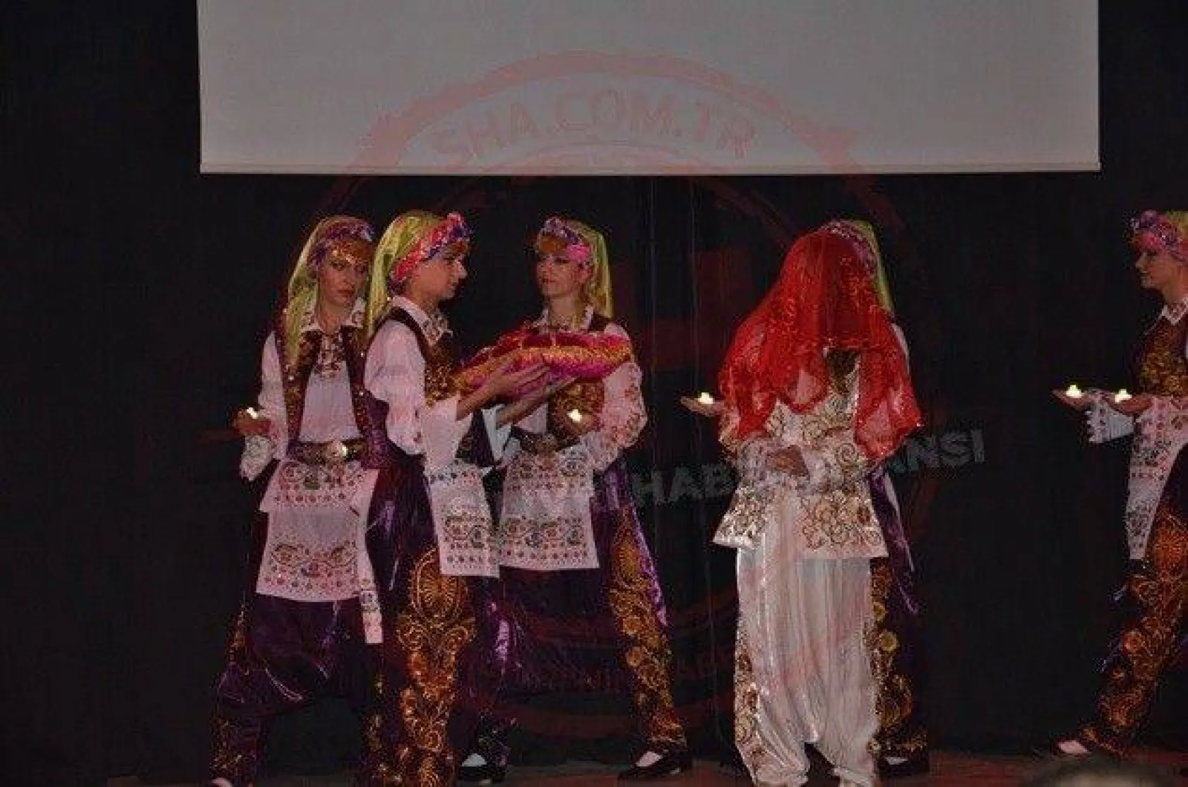 Gönüllerde Ahenk'in İZ'i var