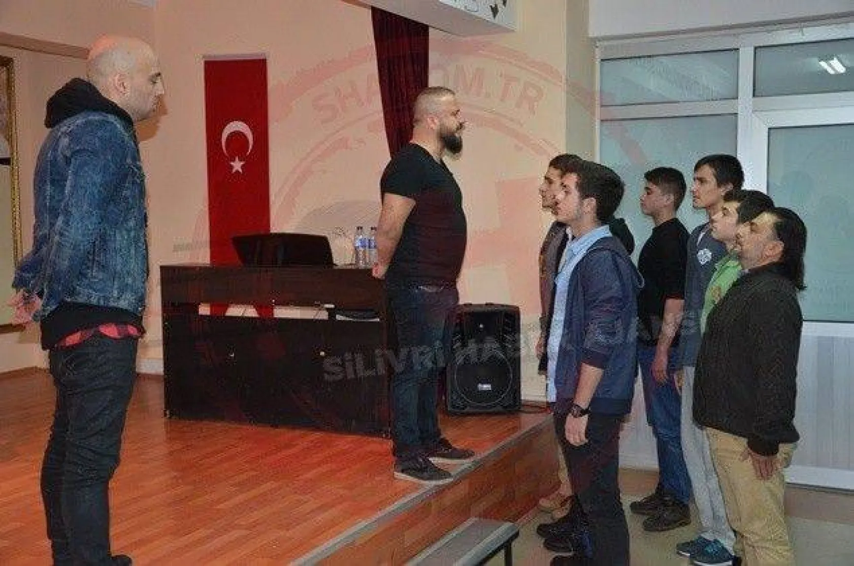 Solmaz, öğrencilere tiyatroyu anlattı