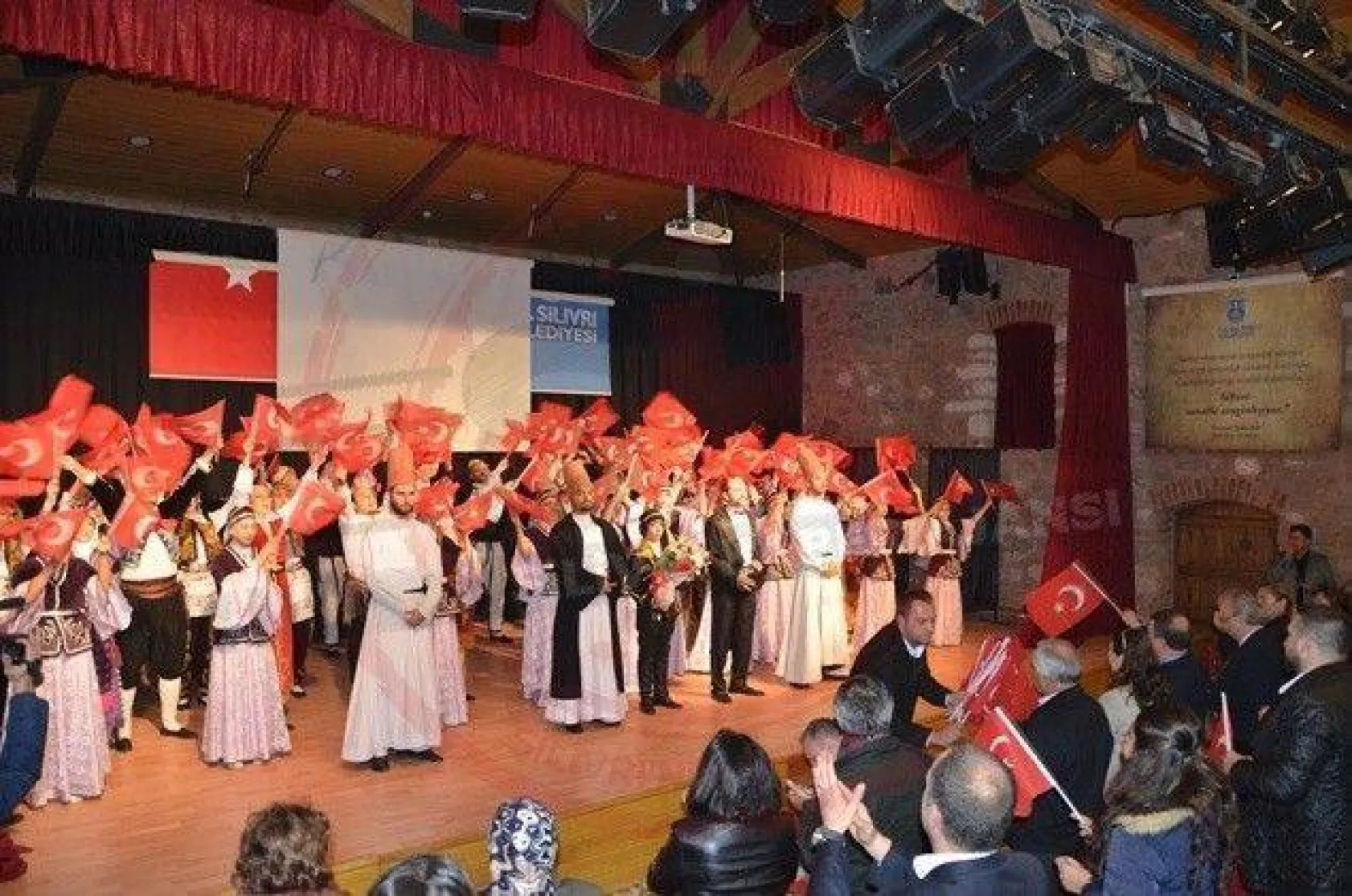Gönüllerde Ahenk'in İZ'i var