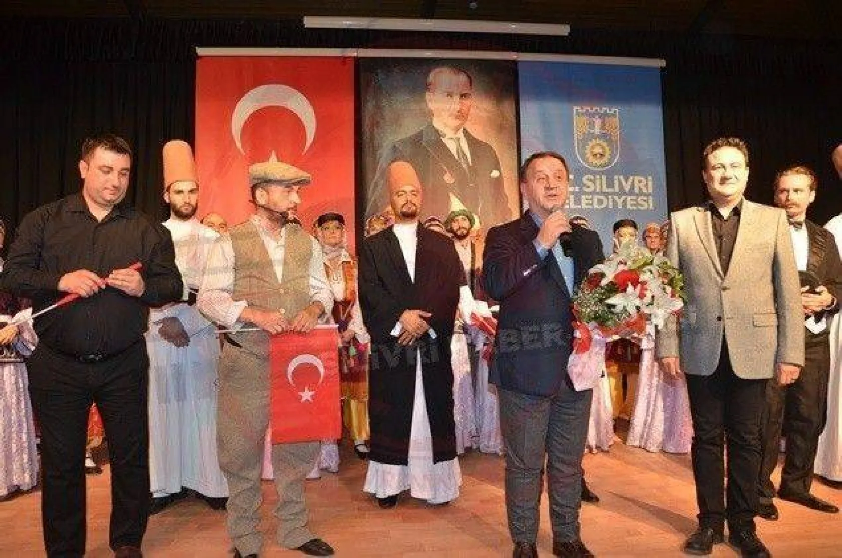 Gönüllerde Ahenk'in İZ'i var