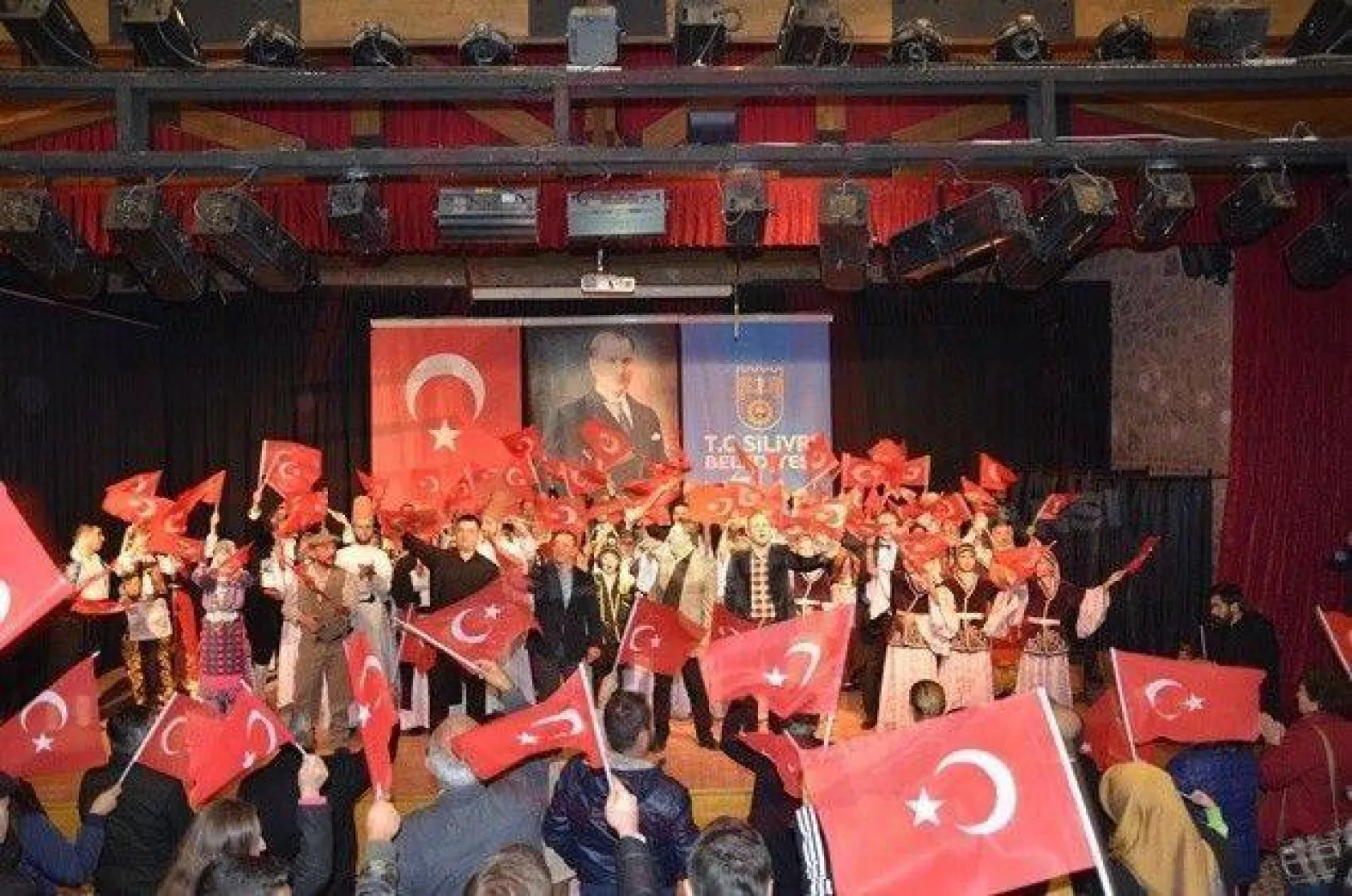 Gönüllerde Ahenk'in İZ'i var