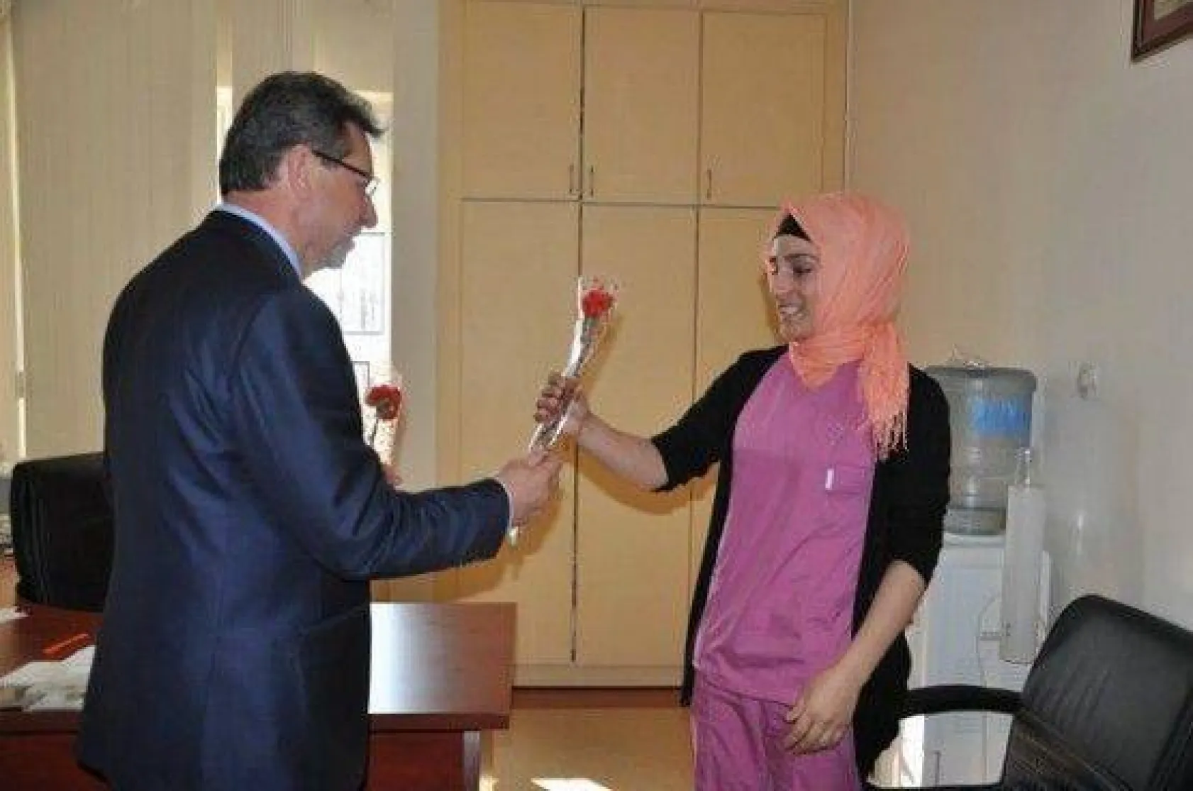 Tahir Sert Tıp Bayramını Karanfillerle Kutladı