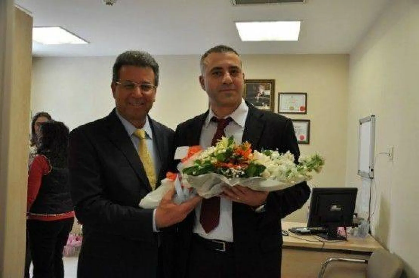 Tahir Sert Tıp Bayramını Karanfillerle Kutladı